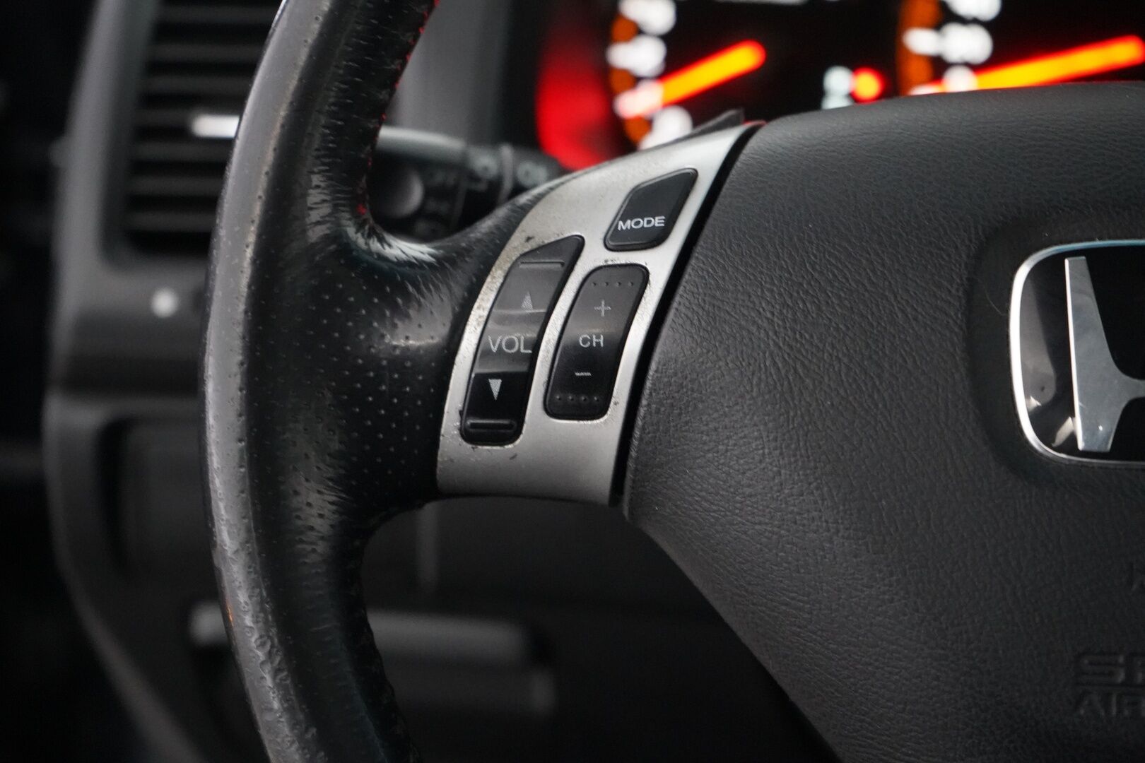 Honda Accord 2004 - YritysOutlet - Myydään vain yrityksille - Lasikatto / Lohko / Vakkari / Sähköpenkki