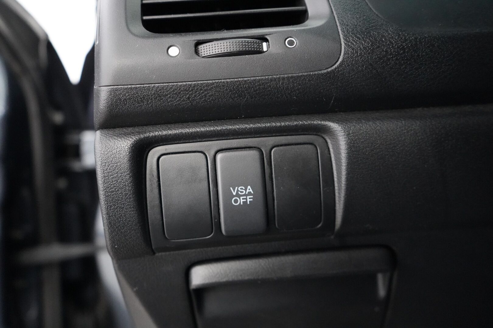 Honda Accord 2004 - YritysOutlet - Myydään vain yrityksille - Lasikatto / Lohko / Vakkari / Sähköpenkki