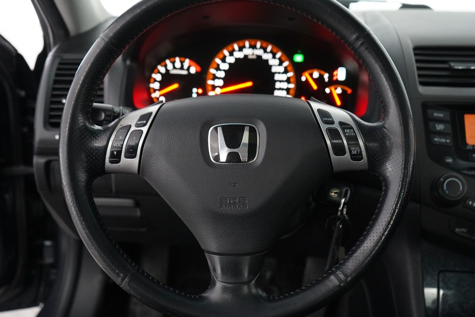 Honda Accord 2004 - YritysOutlet - Myydään vain yrityksille - Lasikatto / Lohko / Vakkari / Sähköpenkki