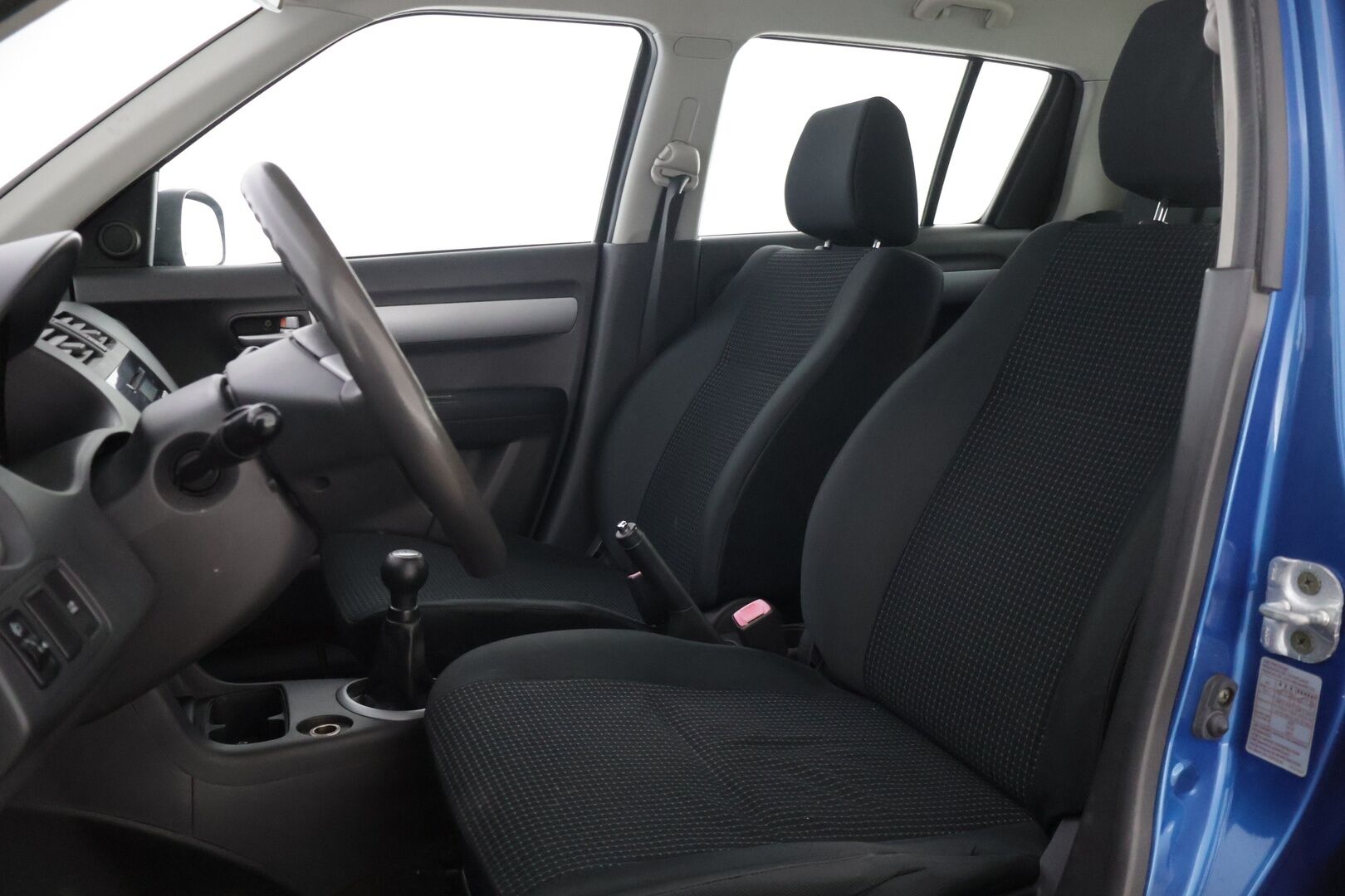 Suzuki Swift 2005 4D SWIFT HATCHBACK 1.3 | Myydään huutokaupat.com | - | Myydään huutokaupat.com | Lohkolämmitin | ISOFIX | Kahdet renkaat | 