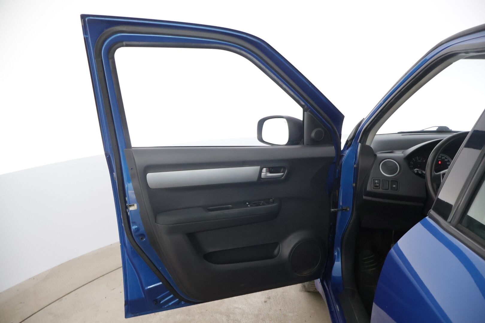 Suzuki Swift 2005 4D SWIFT HATCHBACK 1.3 | Myydään huutokaupat.com | - | Myydään huutokaupat.com | Lohkolämmitin | ISOFIX | Kahdet renkaat | 