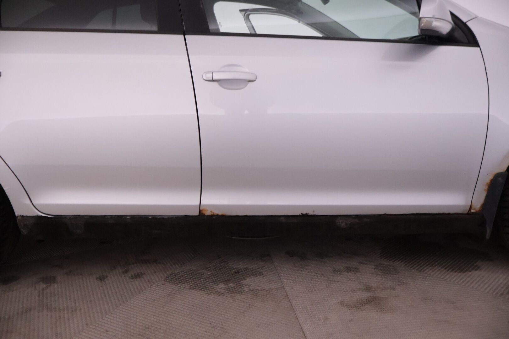 Volkswagen Jetta 2006 4D Sedan 1.6 FSI - Myydään Huutokaupat.com - | Vuoden leima | Kahdet renkaat | Lohko + sisäpistoke | Hiljattain huollettu | Koukku |