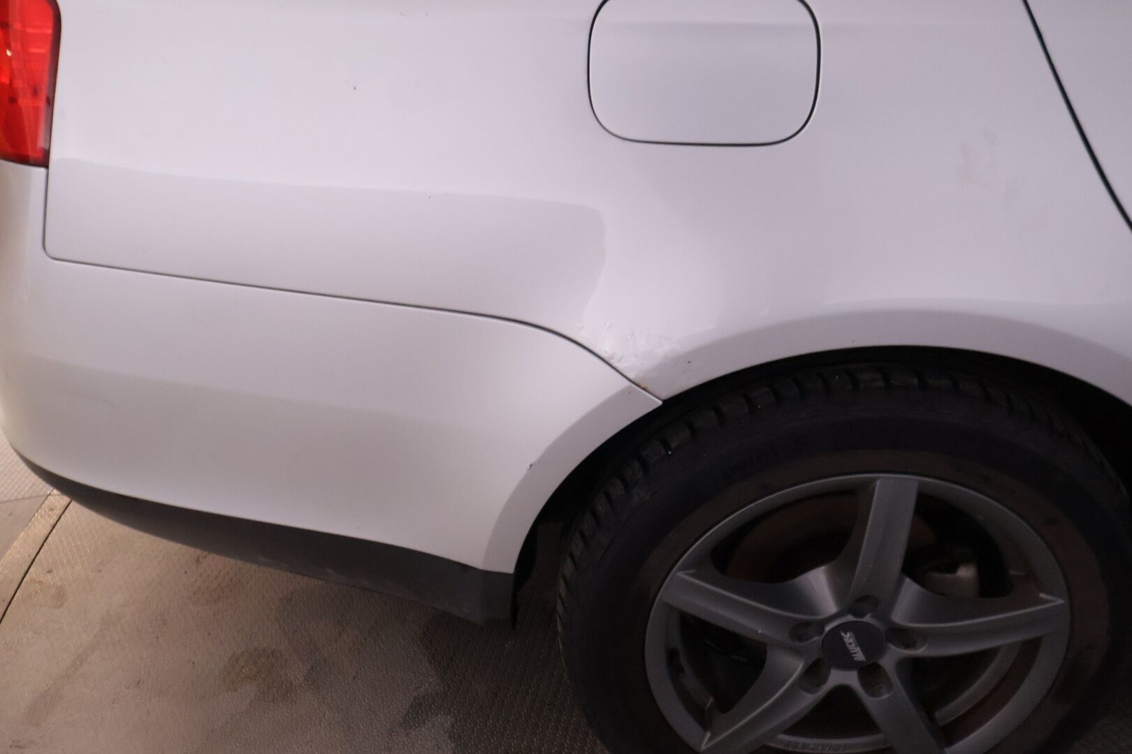 Volkswagen Jetta 2006 4D Sedan 1.6 FSI - Myydään Huutokaupat.com - | Vuoden leima | Kahdet renkaat | Lohko + sisäpistoke | Hiljattain huollettu | Koukku |
