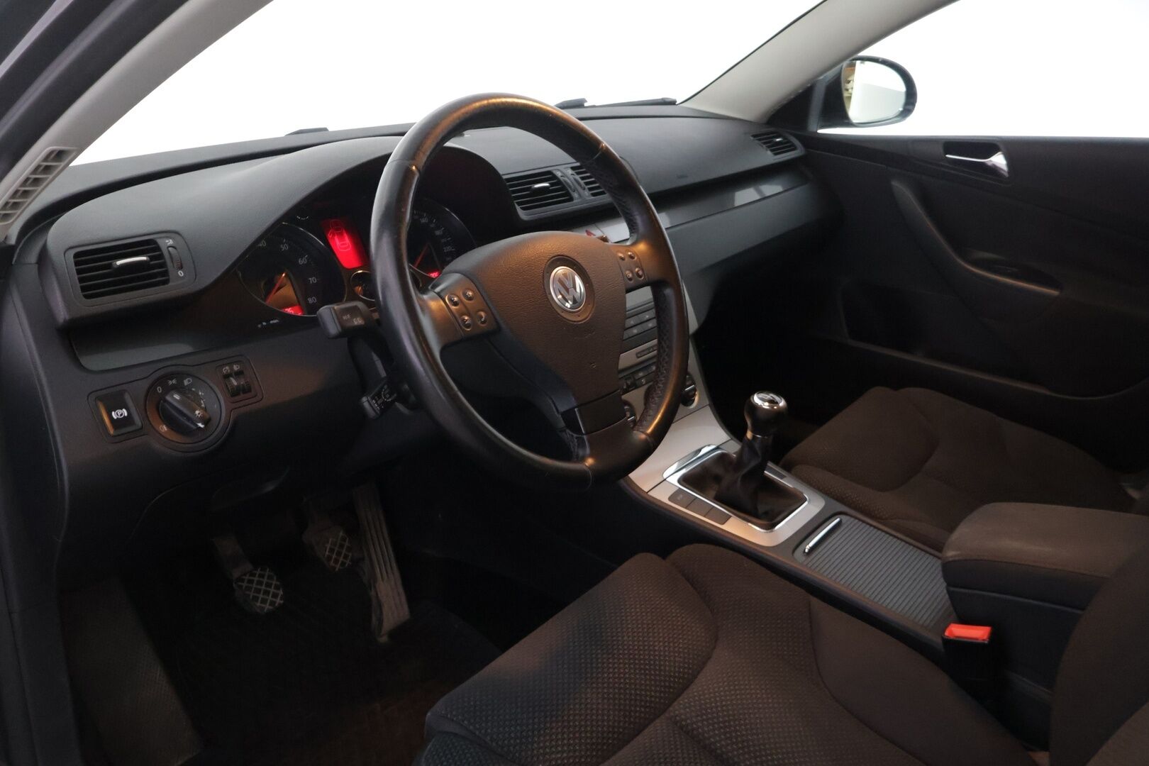 Volkswagen Passat Variant 2006 5D PASSAT VARIANT 2.0FSI-3C/271 ** MYYDÄÄN HUUTOKAUPAT.COM ** - ** MYYDÄÄN HUUTOKAUPAT.COM **
