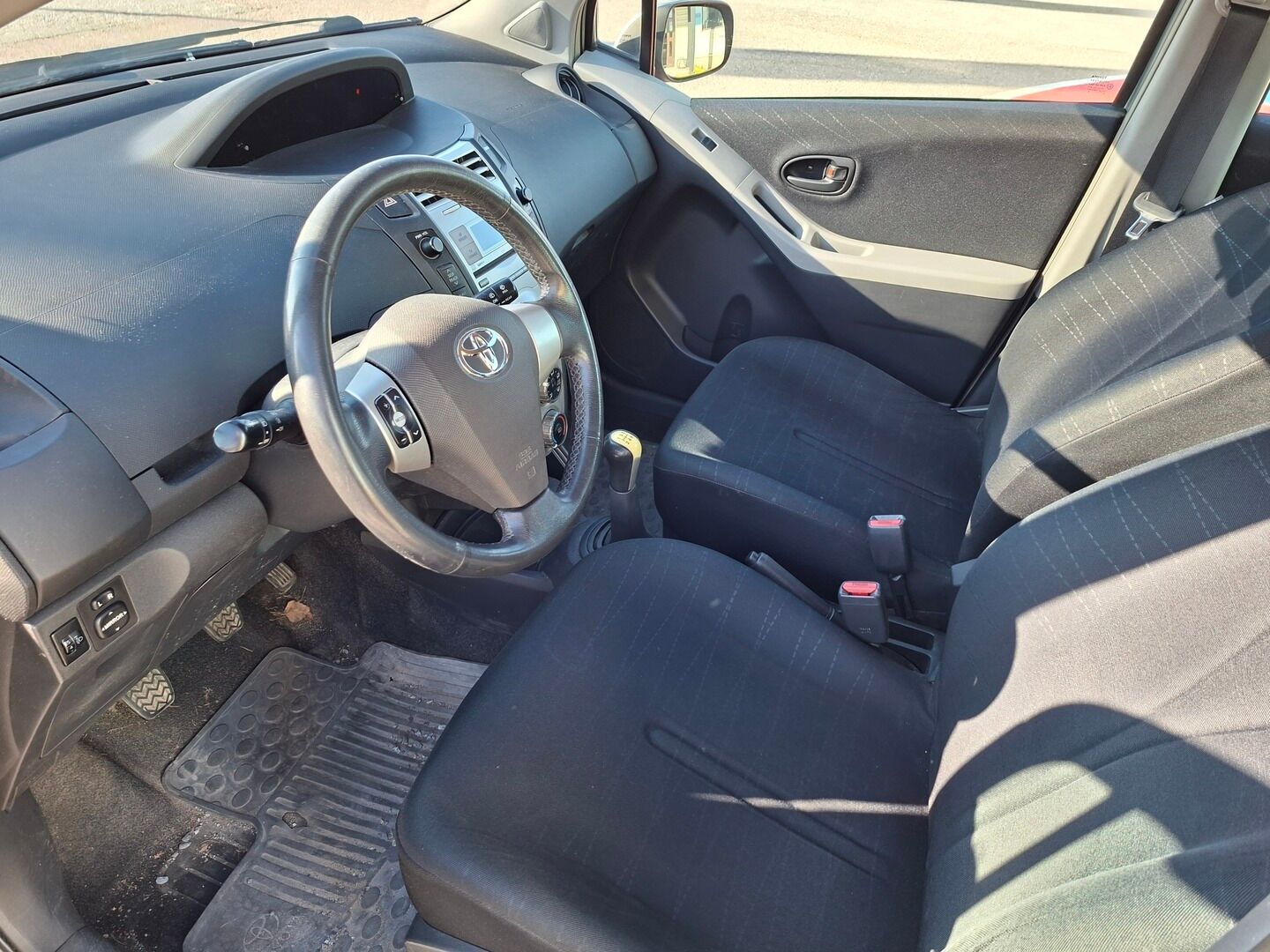 Toyota Yaris 2006 1,3 VVT-i  - YritysOutlet - Myydään vain yrityksille - - YritysOutlet - Myydään vain yrityksille
