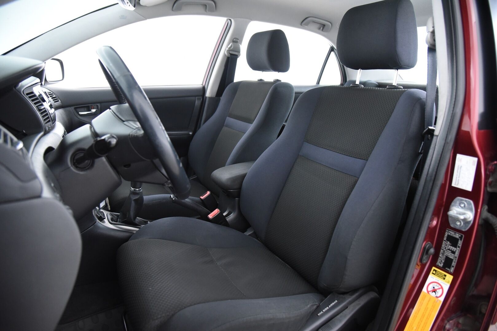 Toyota Corolla 2007 4D COROLLA SEDAN 1.6 - YritysOutlet - Myydään vain yrityksille / Suomi-Auto / Vetokoukku / Ilmastointi - Tämä auto myydään YritysOutlet -valikoimasta vain yritykselle
