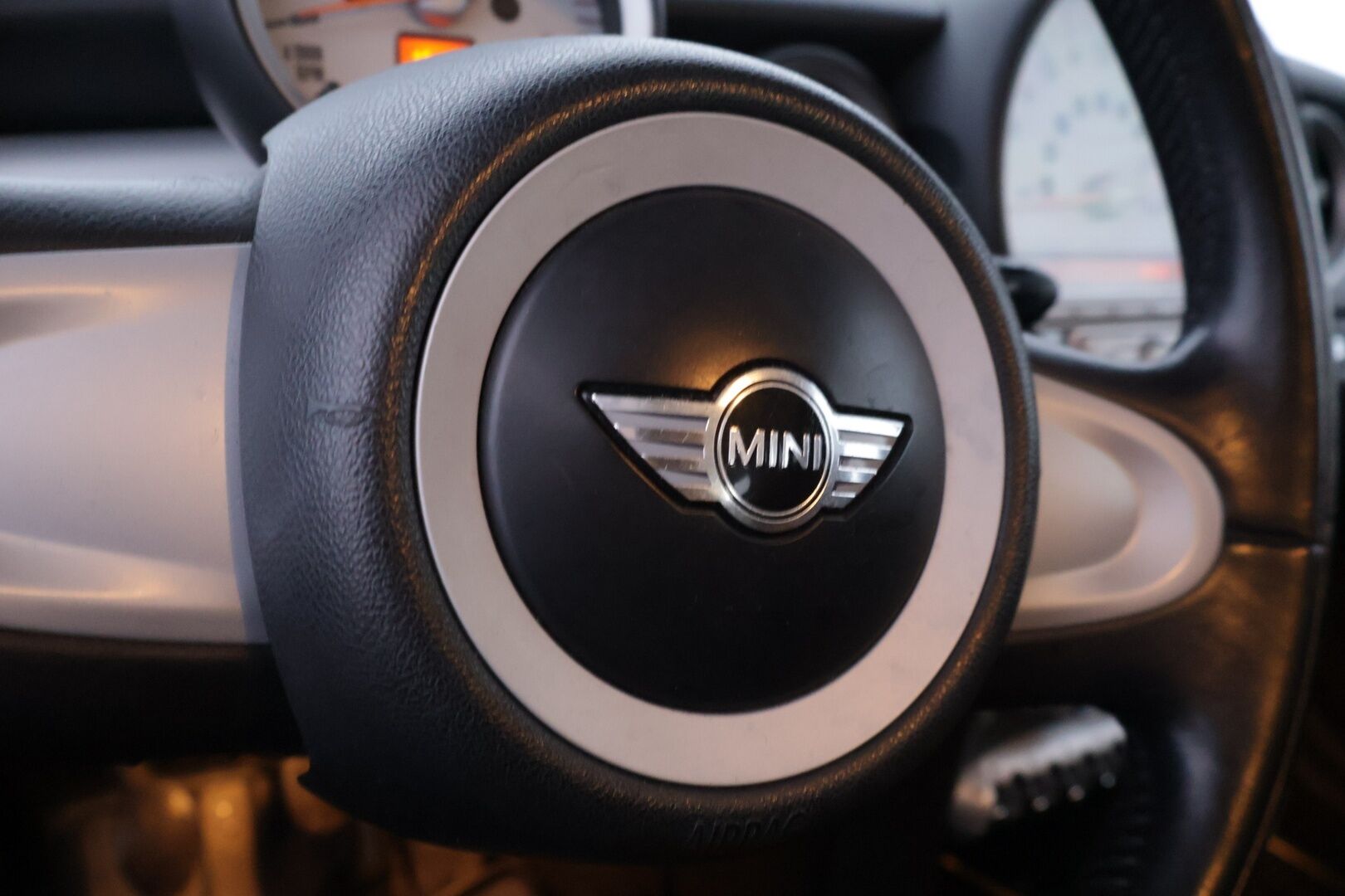 Mini Hatchback 2007 2D COOPER HATCHBACK 1.6 R56 HatchbackYritysOutlet - Myydään vain yrityksille - Tämä auto myydään YritysOutlet -valikoimasta vain yritykselle