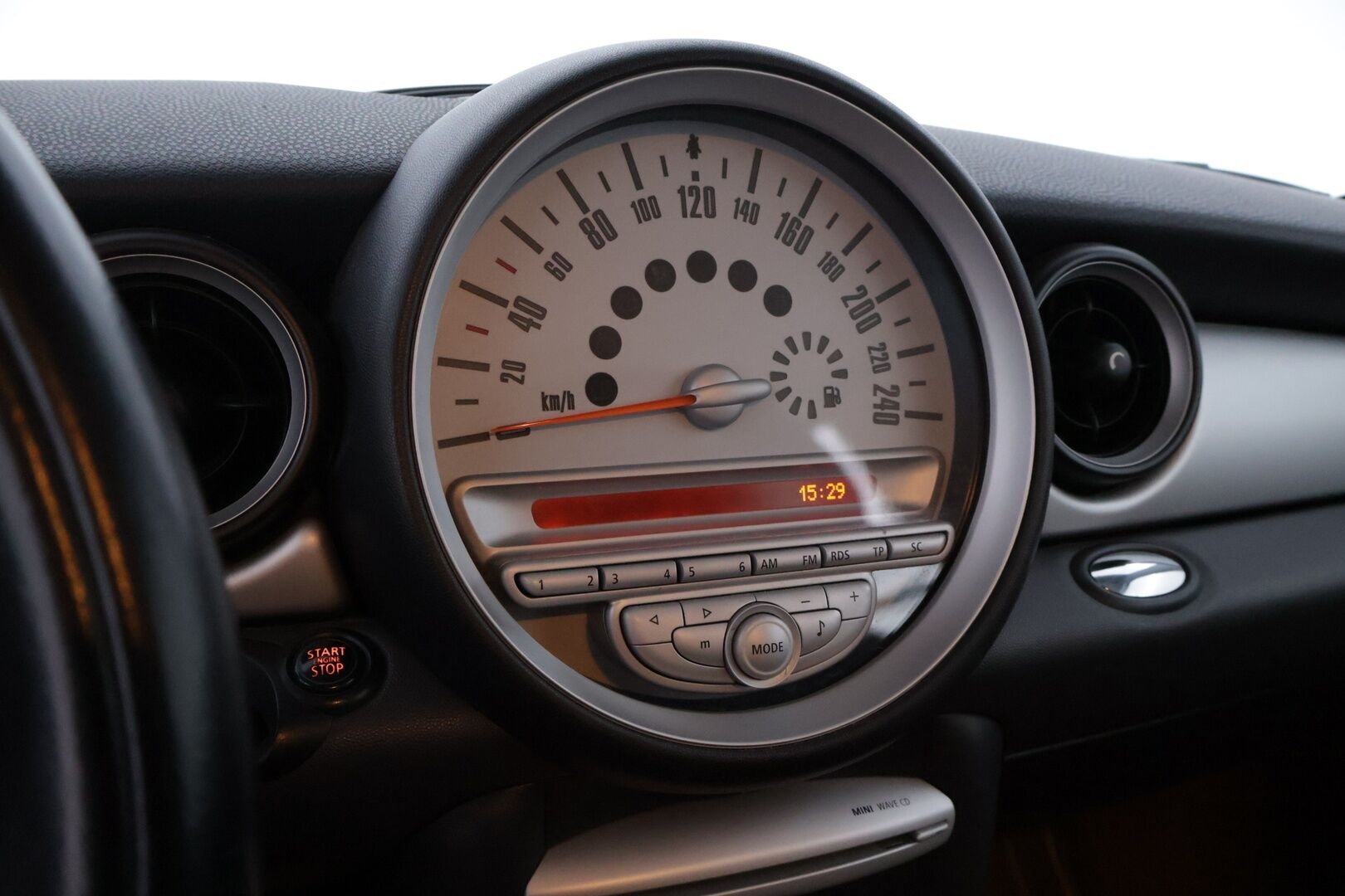 Mini Hatchback 2007 2D COOPER HATCHBACK 1.6 R56 HatchbackYritysOutlet - Myydään vain yrityksille - Tämä auto myydään YritysOutlet -valikoimasta vain yritykselle