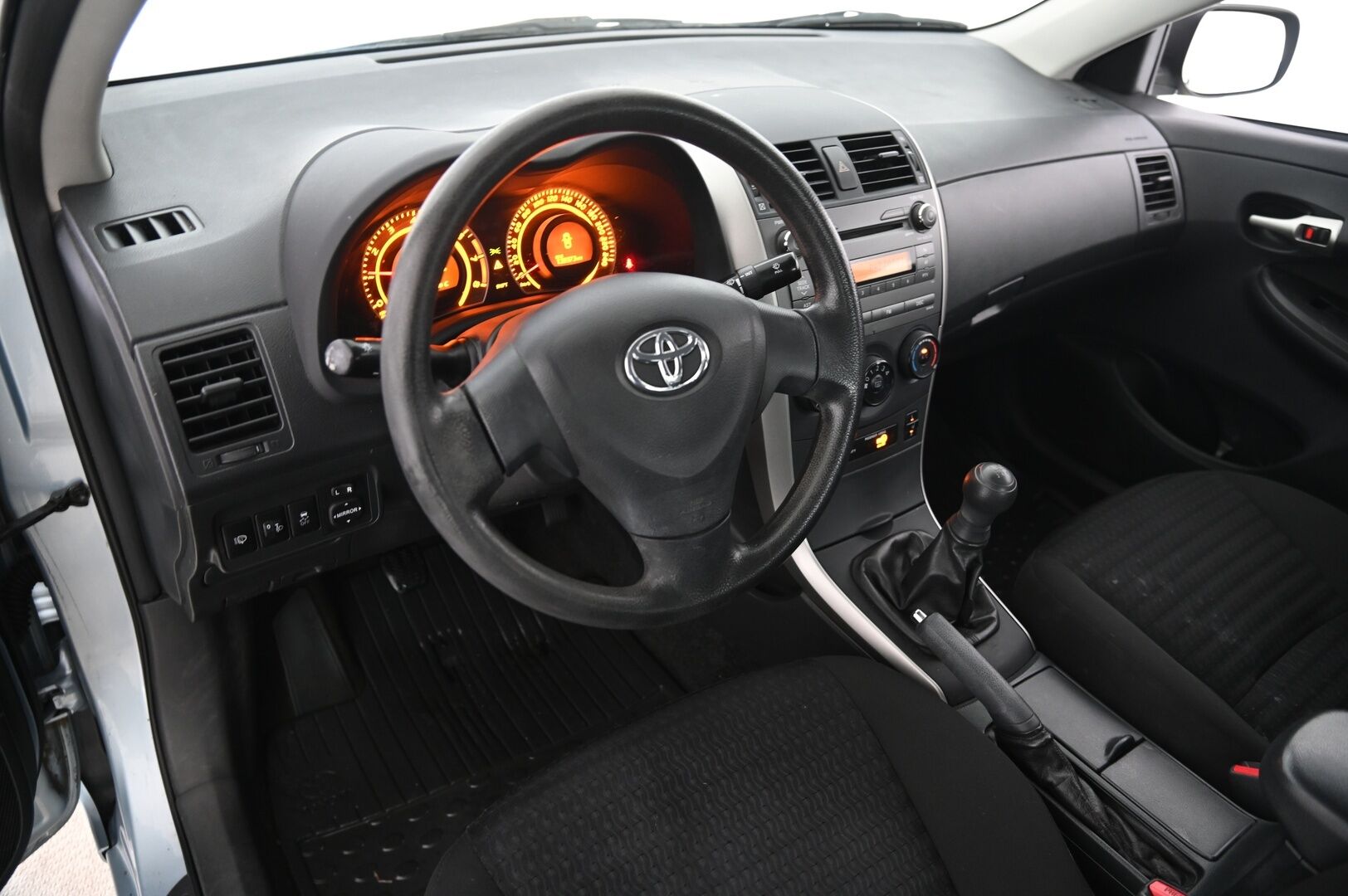 Toyota Corolla 2009 1,6 Dual VVT-i * Lohkolämmitin / 2 Renkaat / Juuri huollettu * - Juuri huollettu Toyota maltillisilla kilometreillä!