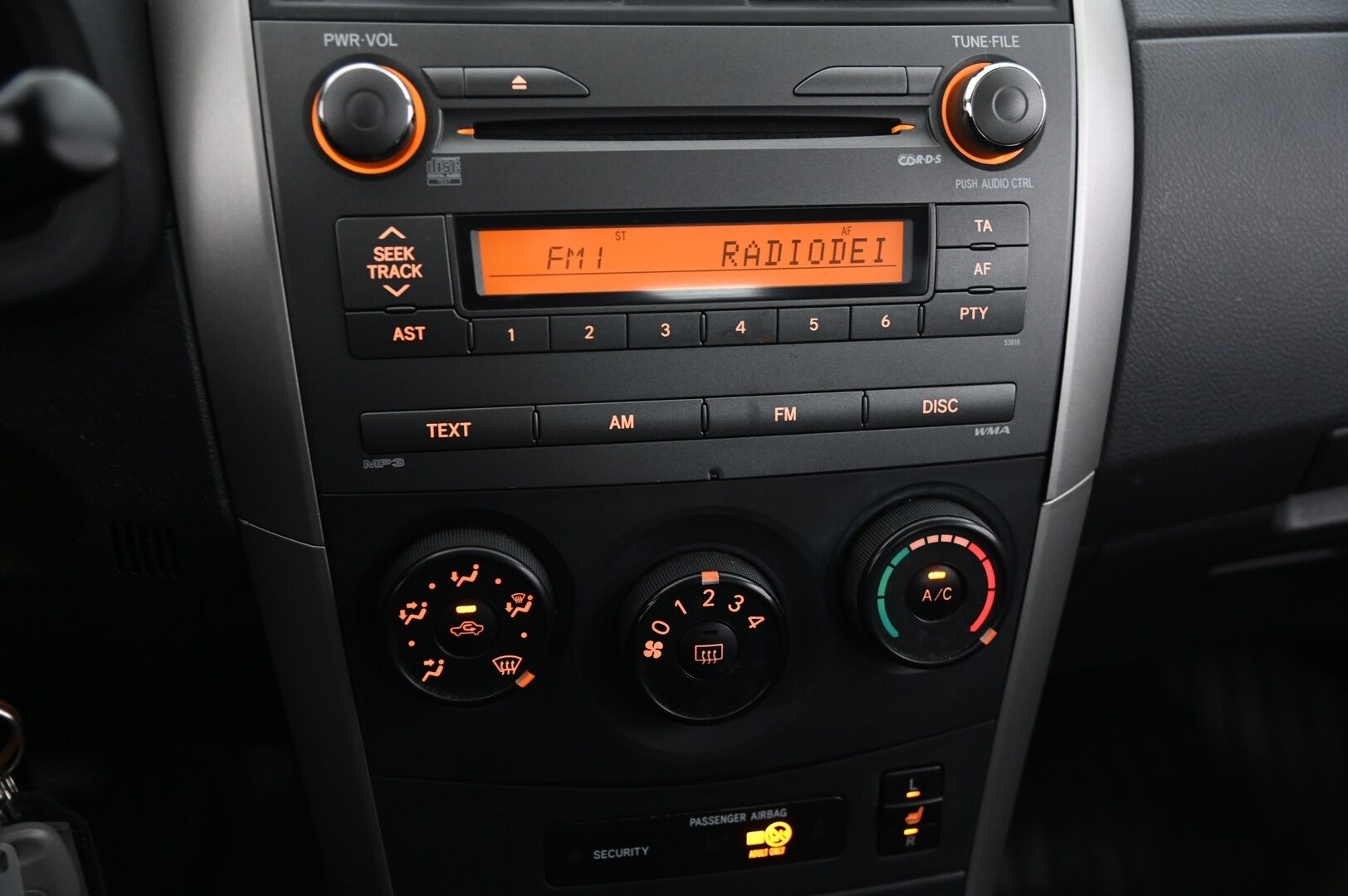 Toyota Corolla 2009 1,6 Dual VVT-i * Lohkolämmitin / 2 Renkaat / Juuri huollettu * - Juuri huollettu Toyota maltillisilla kilometreillä!