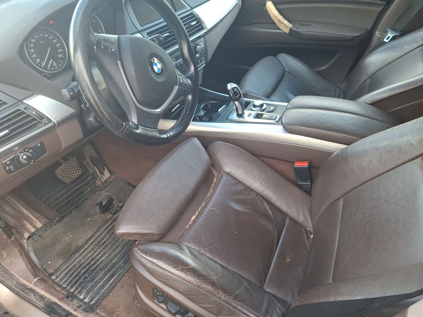 BMW X5 2009 A E70 SAV - | Aktiiviohjaus | Hifit | Comfort-penkit | Vakionopeudensäädin | Peruutuskamera | Tutkat edessä ja takana | Navi | Vetokoukku |