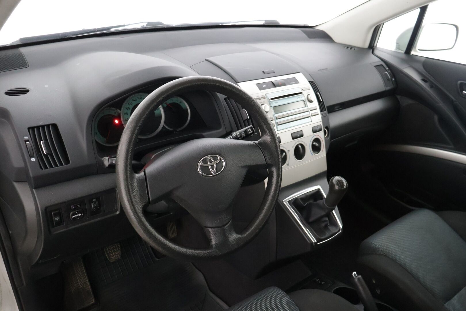 Toyota Corolla Verso 2009 1,6 VVT-i Linea Terra * Koukku / Ilmastointi / Lohko+sisäpistoke * - Todella hyvät huollot! / 2-om Suomi-Auto / 2x Renkaat