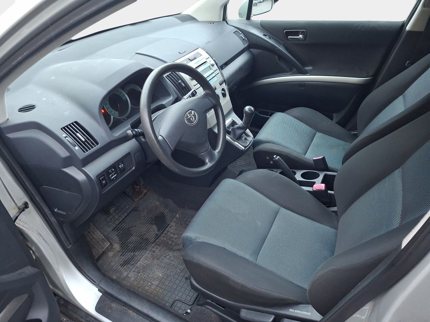 Toyota Corolla Verso 2009 1,6 VVT-i Linea Terra * Koukku / Ilmastointi / Lohko+sisäpistoke * - Todella hyvät huollot! / 2-om Suomi-Auto / 2x Renkaat