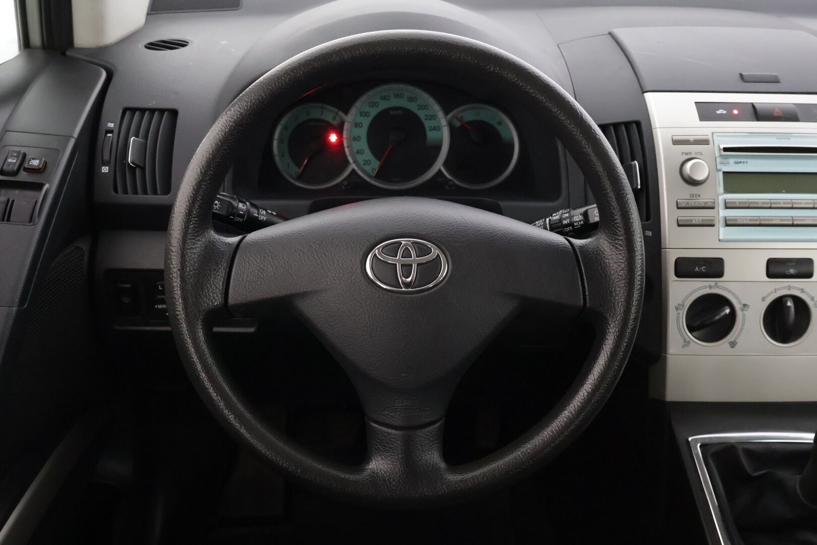 Toyota Corolla Verso 2009 1,6 VVT-i Linea Terra * Koukku / Ilmastointi / Lohko+sisäpistoke * - Todella hyvät huollot! / 2-om Suomi-Auto / 2x Renkaat
