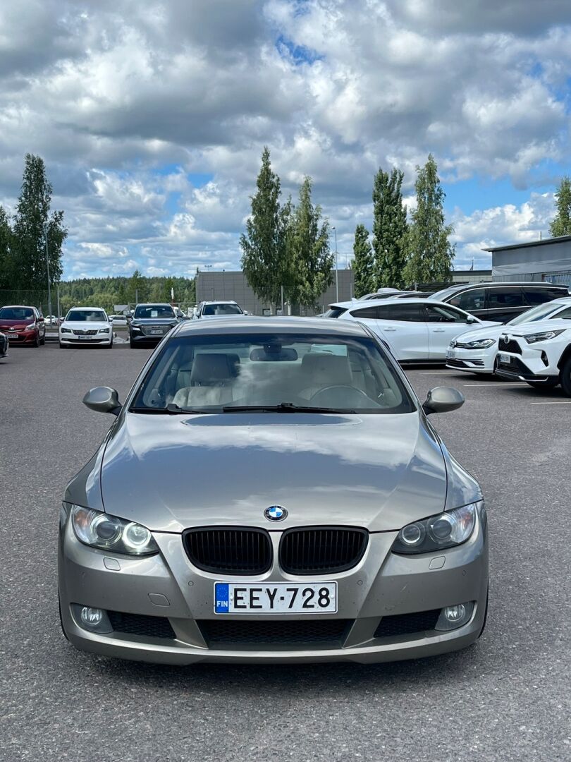 BMW 325i 2009 E92 Coupé - Xenon | Proffa navi | Vaaleat Nahat | P.tutkat | Juuri katsastettu 