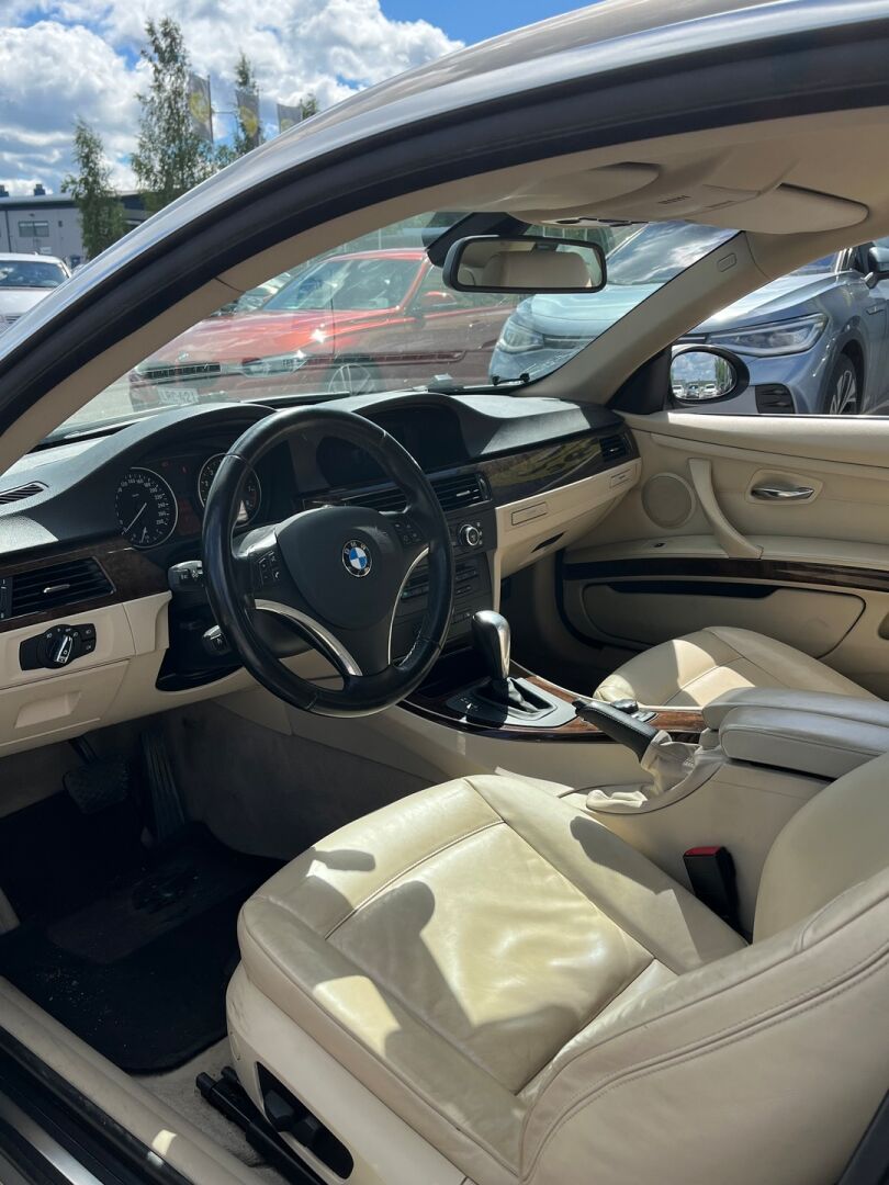 BMW 325i 2009 E92 Coupé - Xenon | Proffa navi | Vaaleat Nahat | P.tutkat | Juuri katsastettu 