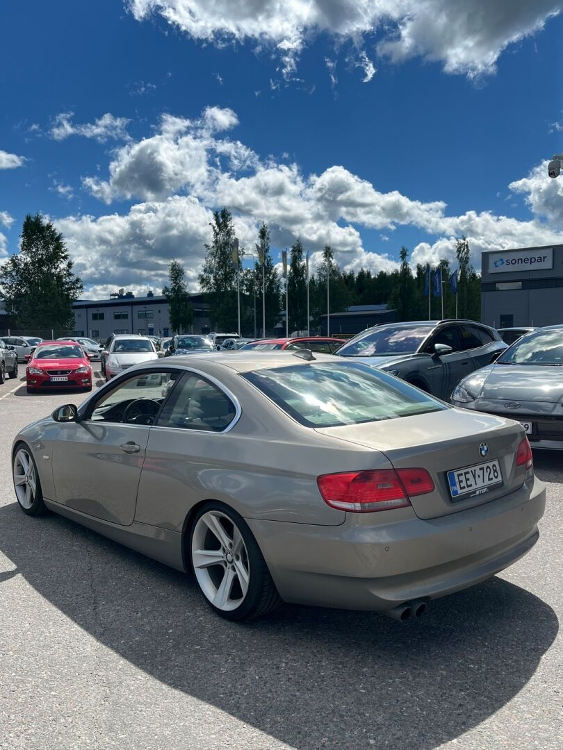 BMW 325i 2009 E92 Coupé - Xenon | Proffa navi | Vaaleat Nahat | P.tutkat | Juuri katsastettu 