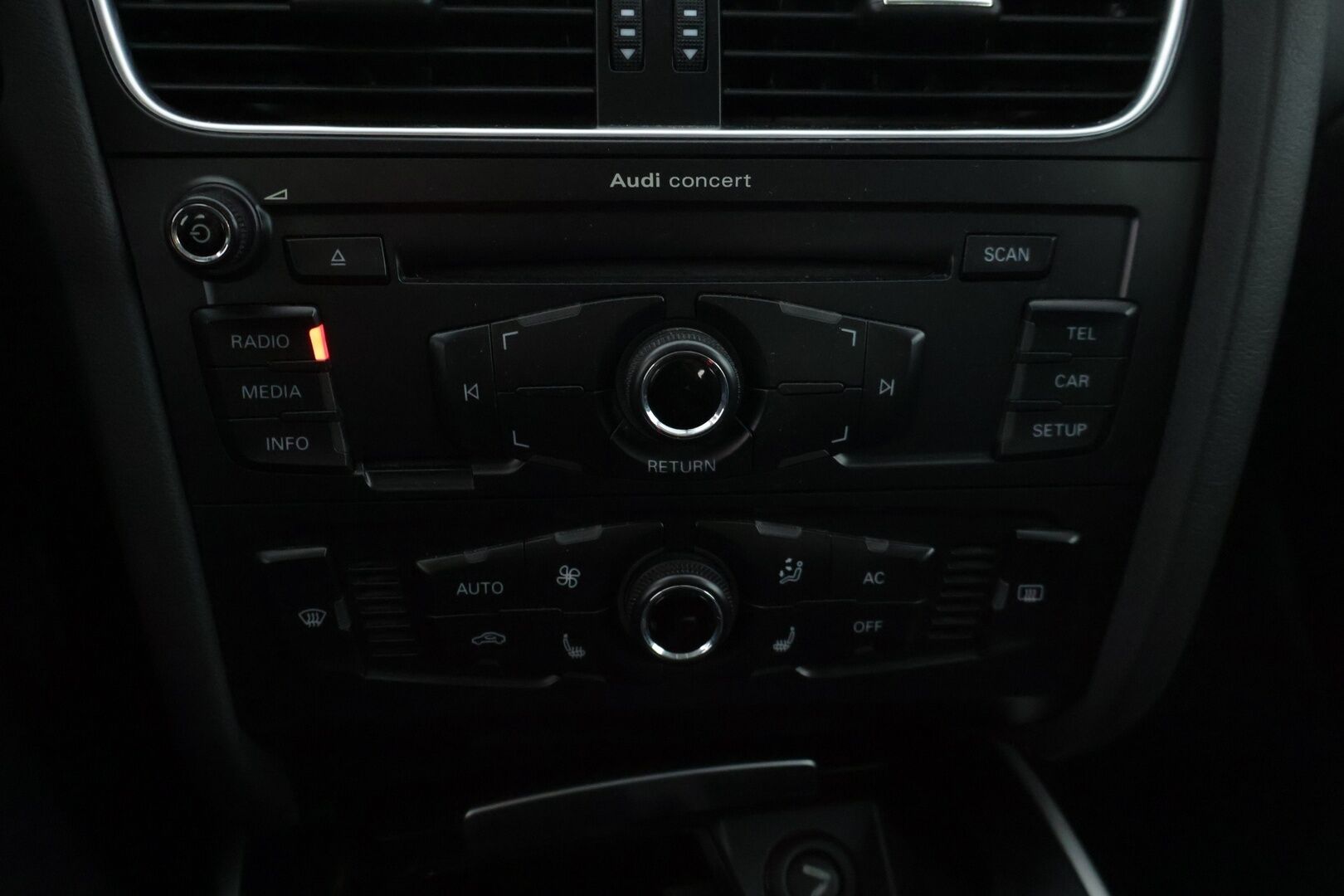 Audi A4 2009 Avant 2,0 TFSI quattro 100V * Sporttipenkit / Xenon / Vakkari / Neliveto * - * Myydään Huutokaupat.comissa!  *
