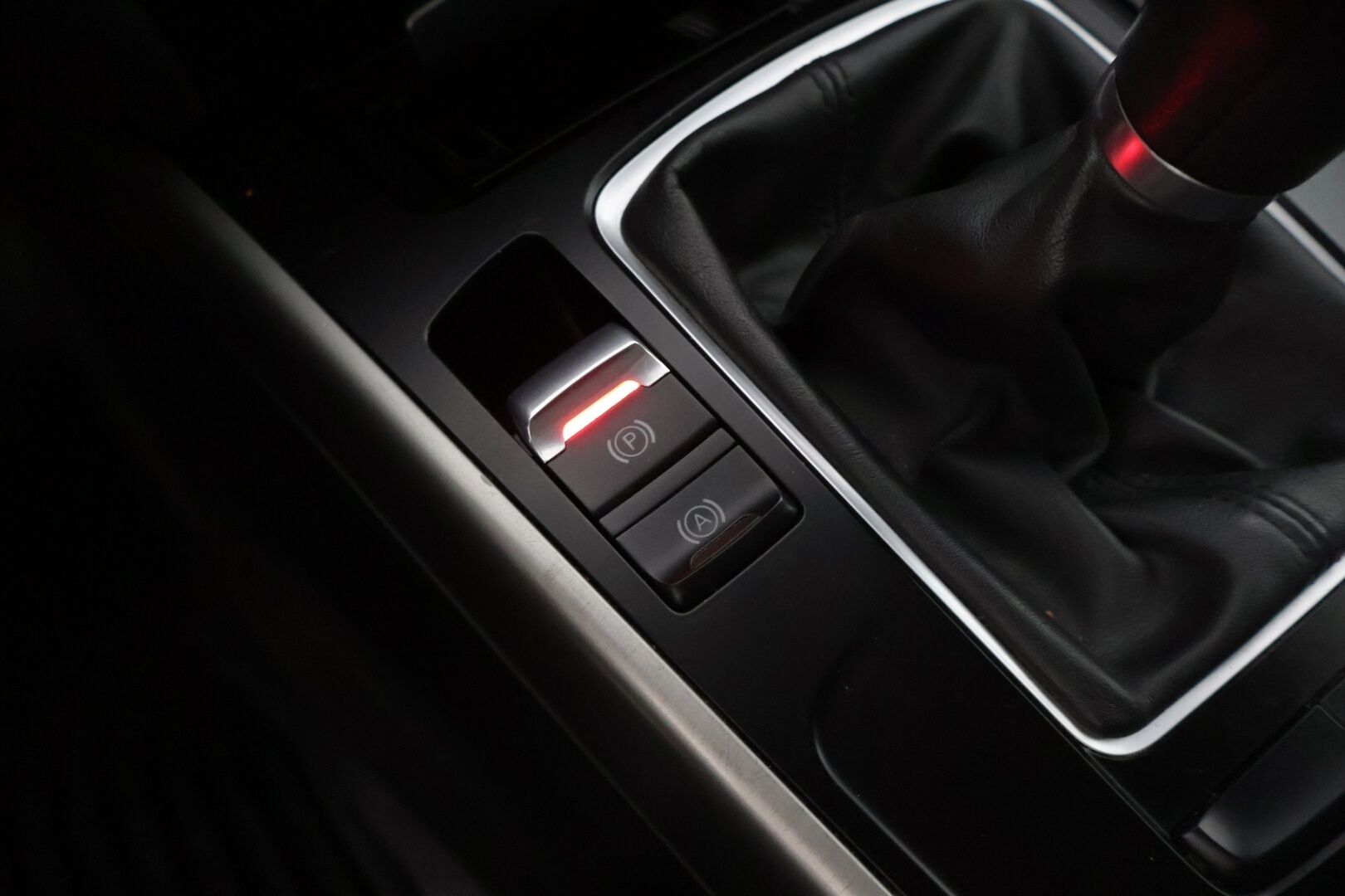 Audi A4 2009 Avant 2,0 TFSI quattro 100V * Sporttipenkit / Xenon / Vakkari / Neliveto * YritysOutlet - Myydään vain yrityksille * - * Tämä auto myydään YritysOutlet -valikoimasta vain yritykselle / Suomi-auto / Kahdet renkaat Audin alumiinivanteilla! *