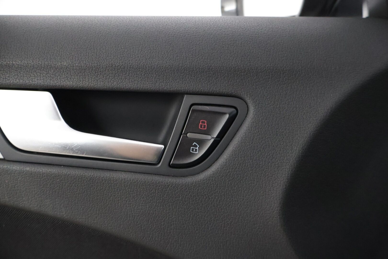 Audi A4 2009 Avant 2,0 TFSI quattro 100V * Sporttipenkit / Xenon / Vakkari / Neliveto * YritysOutlet - Myydään vain yrityksille * - * Tämä auto myydään YritysOutlet -valikoimasta vain yritykselle / Suomi-auto / Kahdet renkaat Audin alumiinivanteilla! *