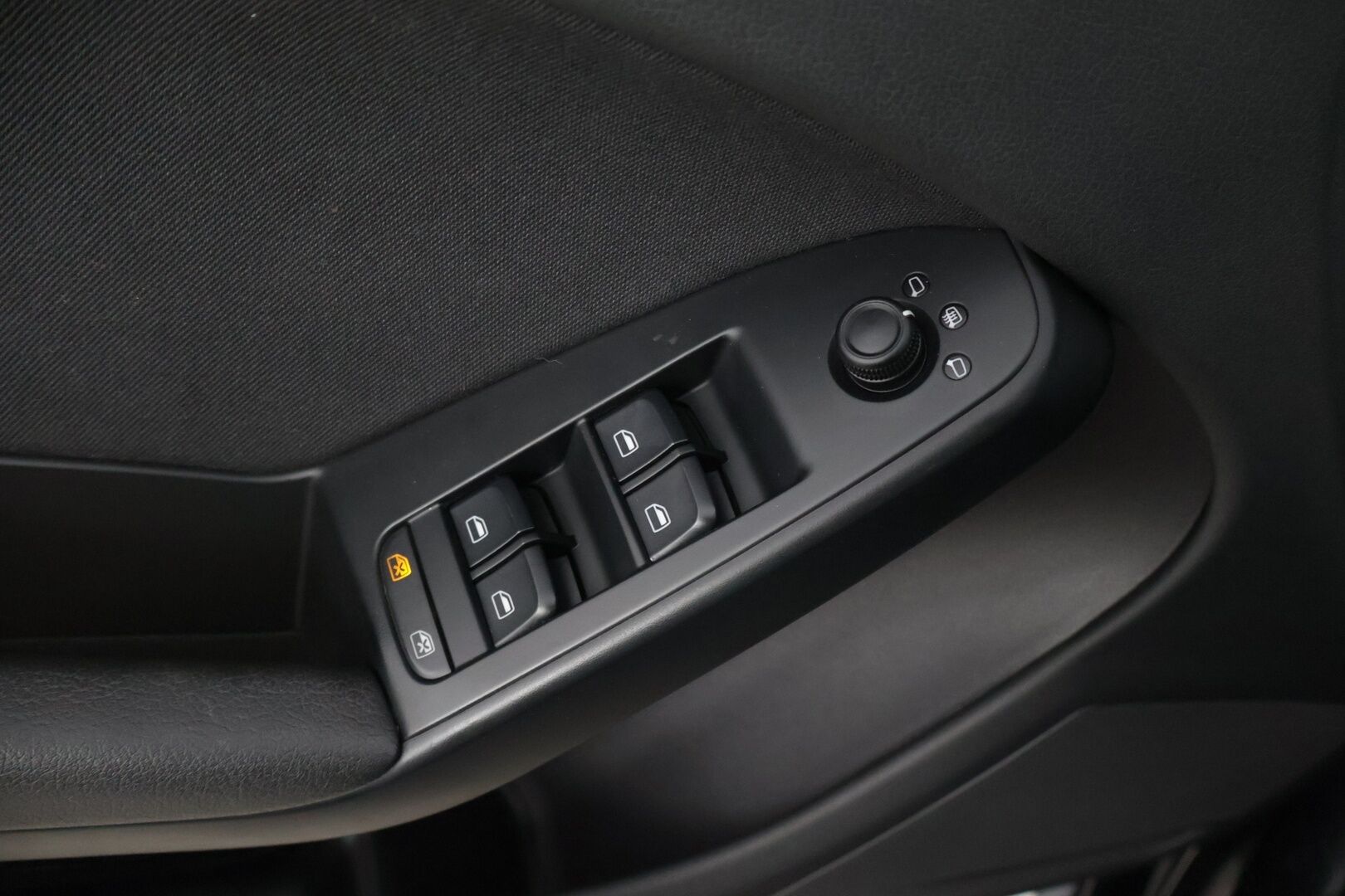 Audi A4 2009 Avant 2,0 TFSI quattro 100V * Sporttipenkit / Xenon / Vakkari / Neliveto * YritysOutlet - Myydään vain yrityksille * - * Tämä auto myydään YritysOutlet -valikoimasta vain yritykselle / Suomi-auto / Kahdet renkaat Audin alumiinivanteilla! *