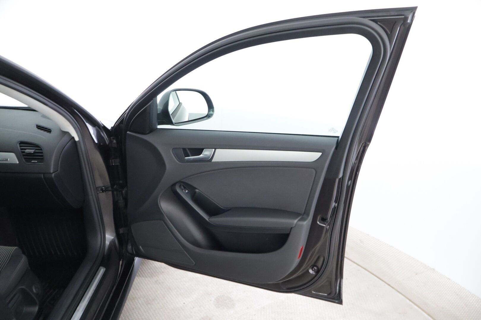 Audi A4 2009 Avant 2,0 TFSI quattro 100V * Sporttipenkit / Xenon / Vakkari / Neliveto * YritysOutlet - Myydään vain yrityksille * - * Tämä auto myydään YritysOutlet -valikoimasta vain yritykselle / Suomi-auto / Kahdet renkaat Audin alumiinivanteilla! *