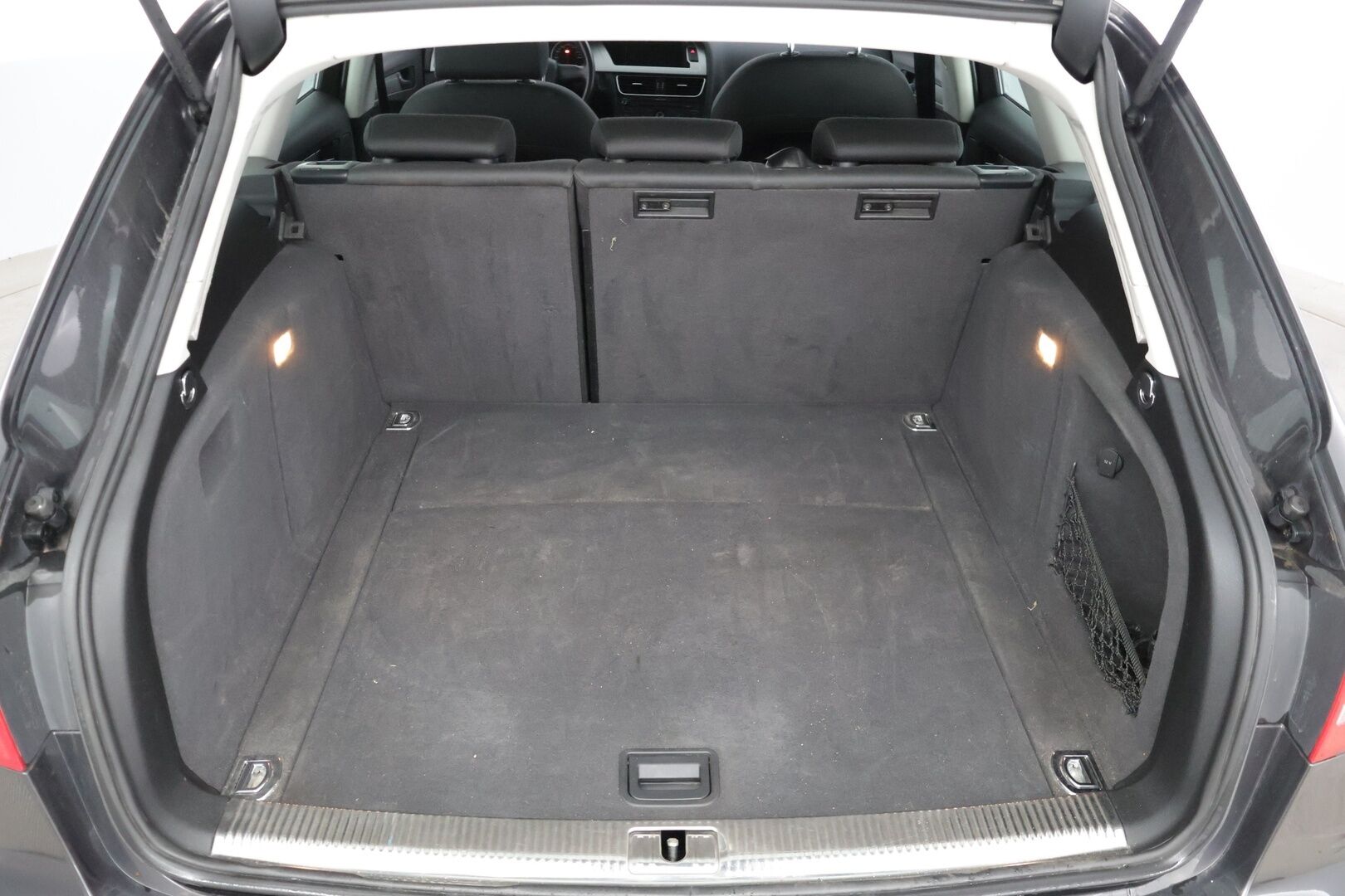 Audi A4 2009 Avant 2,0 TFSI quattro 100V * Sporttipenkit / Xenon / Vakkari / Neliveto * - * Myydään Huutokaupat.comissa!  *
