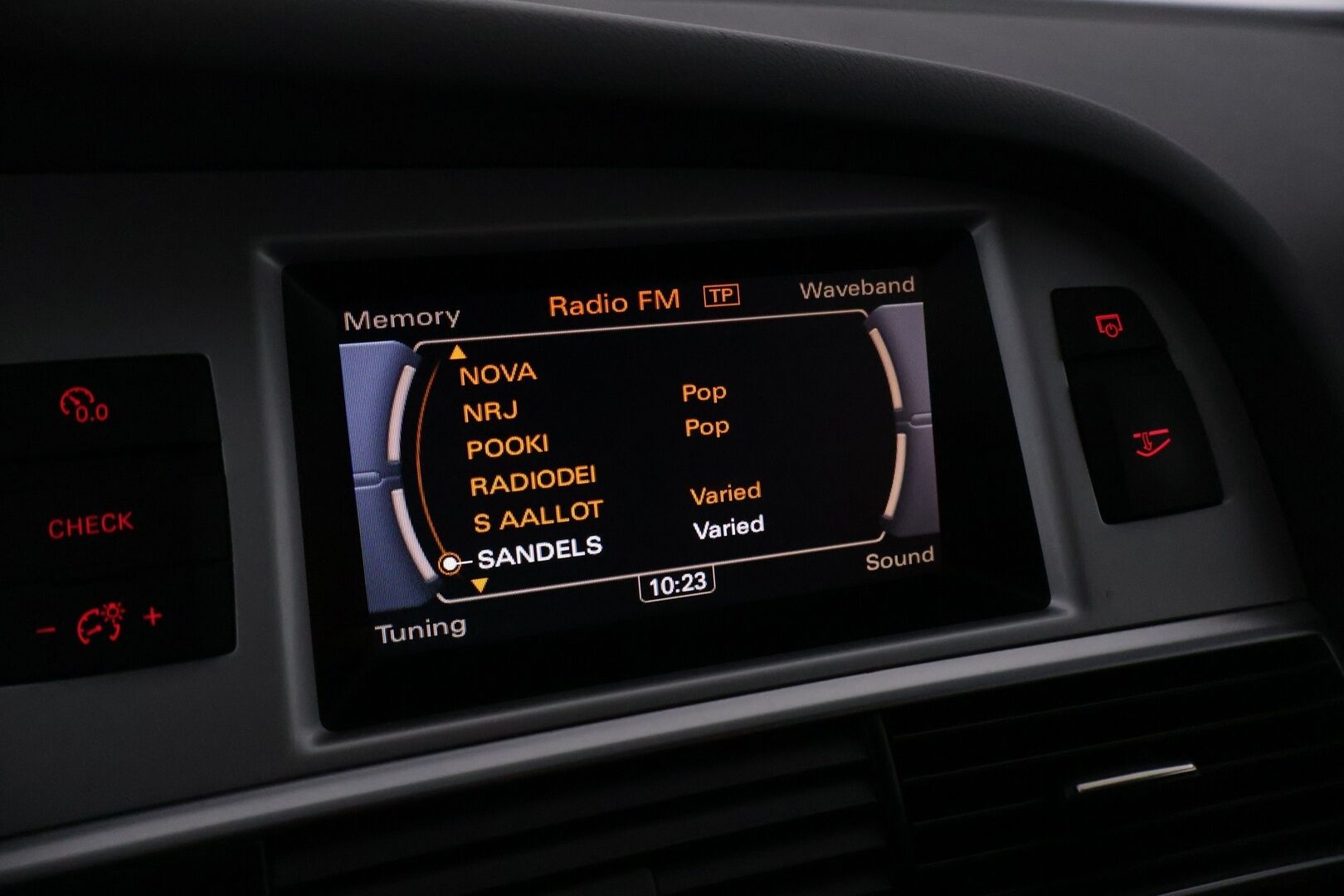 Audi A6 2010 Sedan 2,0 TFSI - Myydään Huutokaupat.com - | Sporttipenkit | Vakkari | Lohko | S.Pistoke | 
