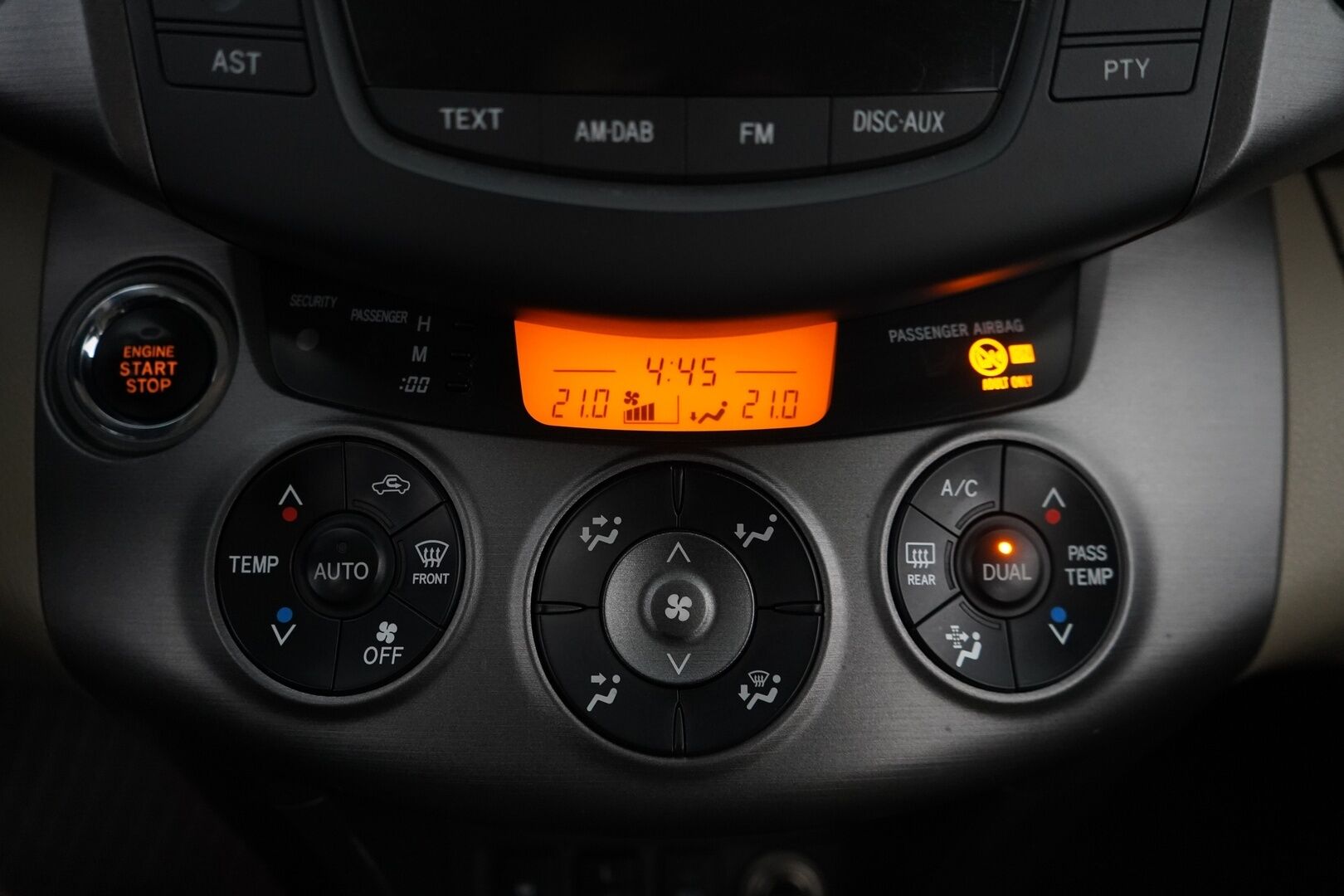 Toyota RAV4 2009 * MYYDÄÄN HUUTOKAUPAT.COM *