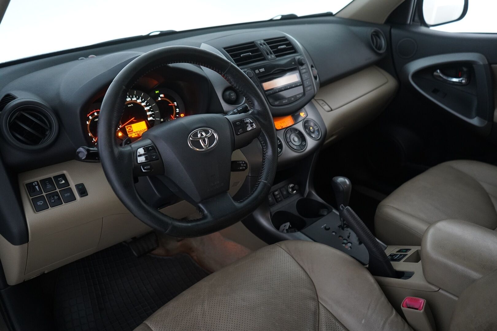 Toyota RAV4 2009 * MYYDÄÄN HUUTOKAUPAT.COM *