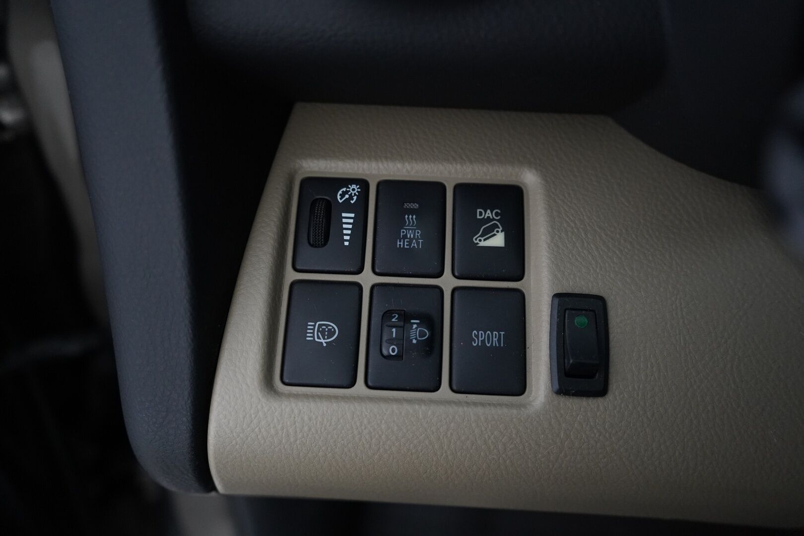 Toyota RAV4 2009 * MYYDÄÄN HUUTOKAUPAT.COM *