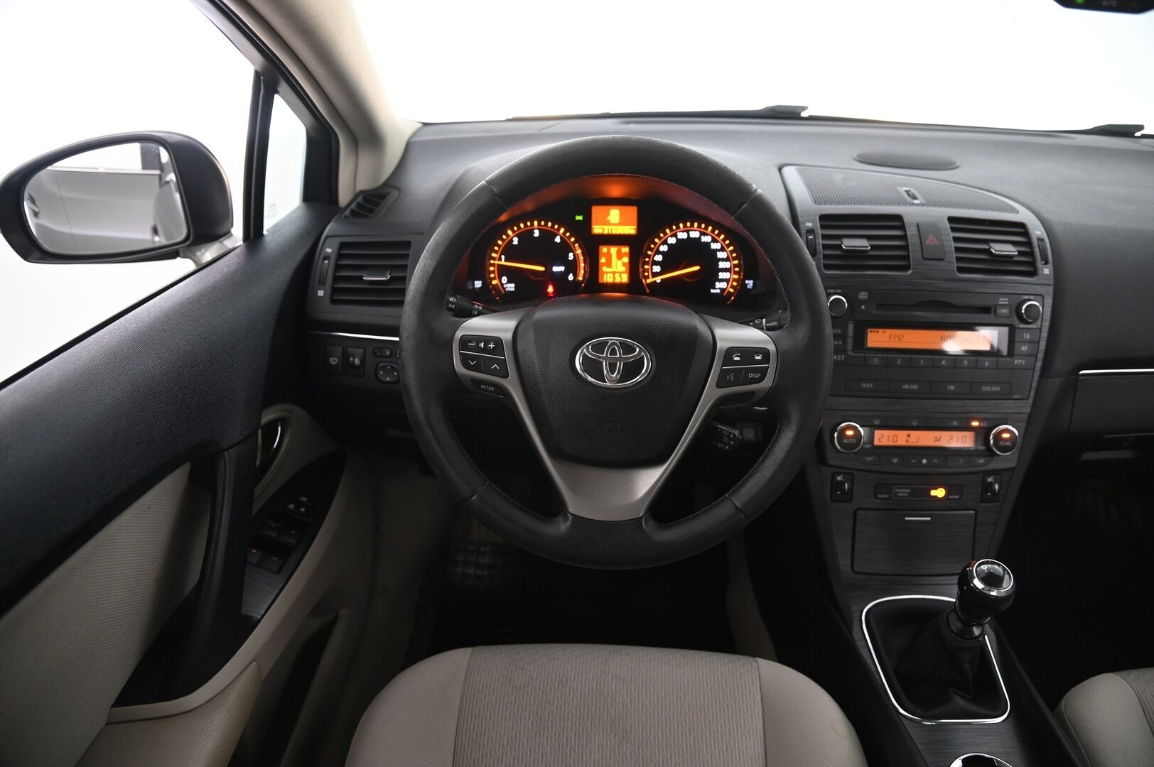 Toyota Avensis 2010 2,0 D-4D DPF Linea Sol Plus 4ov *Myydään Huutokaupat.com* - Webasto/  Koukku/  Avaimeton käynnistys/  Suomiauto