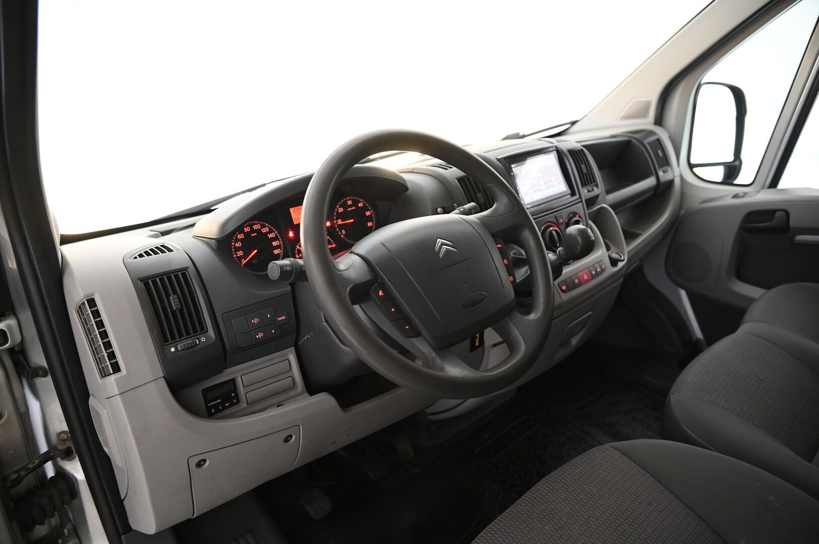 Citroen Jumper 2011 HDi 100 33 L2H1 *YritysOutlet-myydään vain yrityksille / Suomi-Auto / P-Kamera / Android / 2X renkaat - *YritysOutlet-myydään vain yrityksille / Webasto / Koukku*