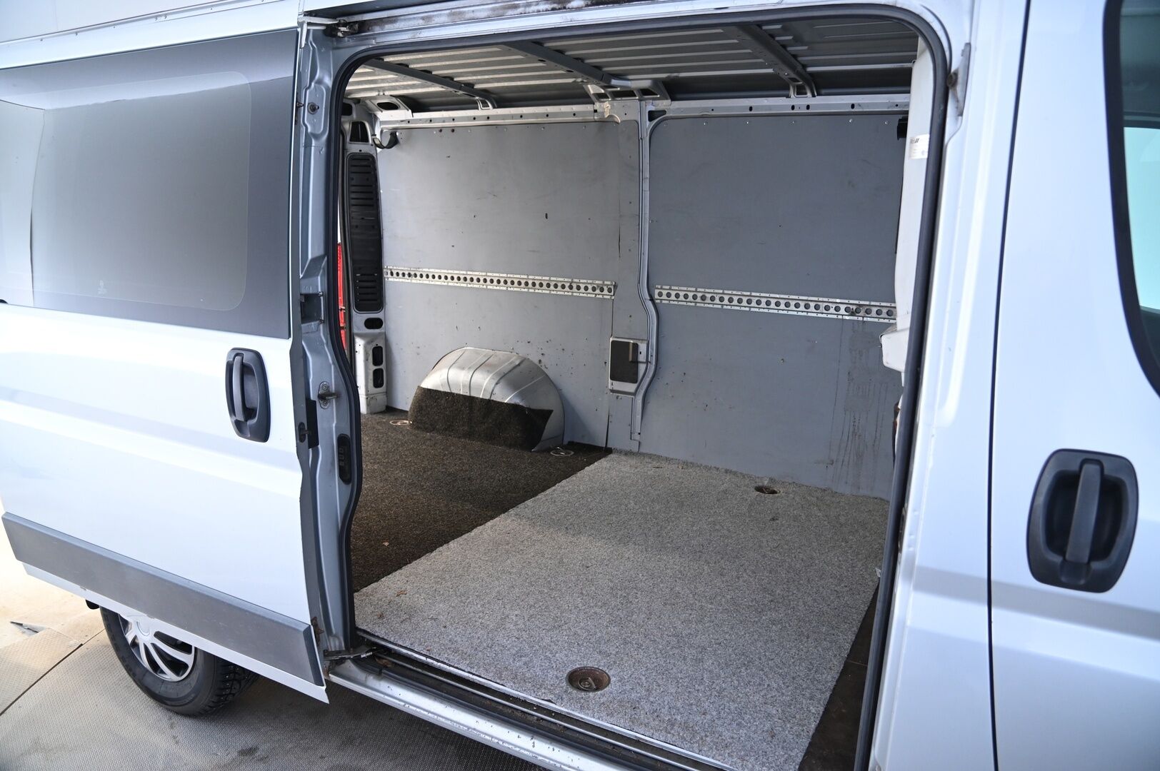 Citroen Jumper 2011 HDi 100 33 L2H1 *YritysOutlet-myydään vain yrityksille / Suomi-Auto / P-Kamera / Android / 2X renkaat - *YritysOutlet-myydään vain yrityksille / Webasto / Koukku*