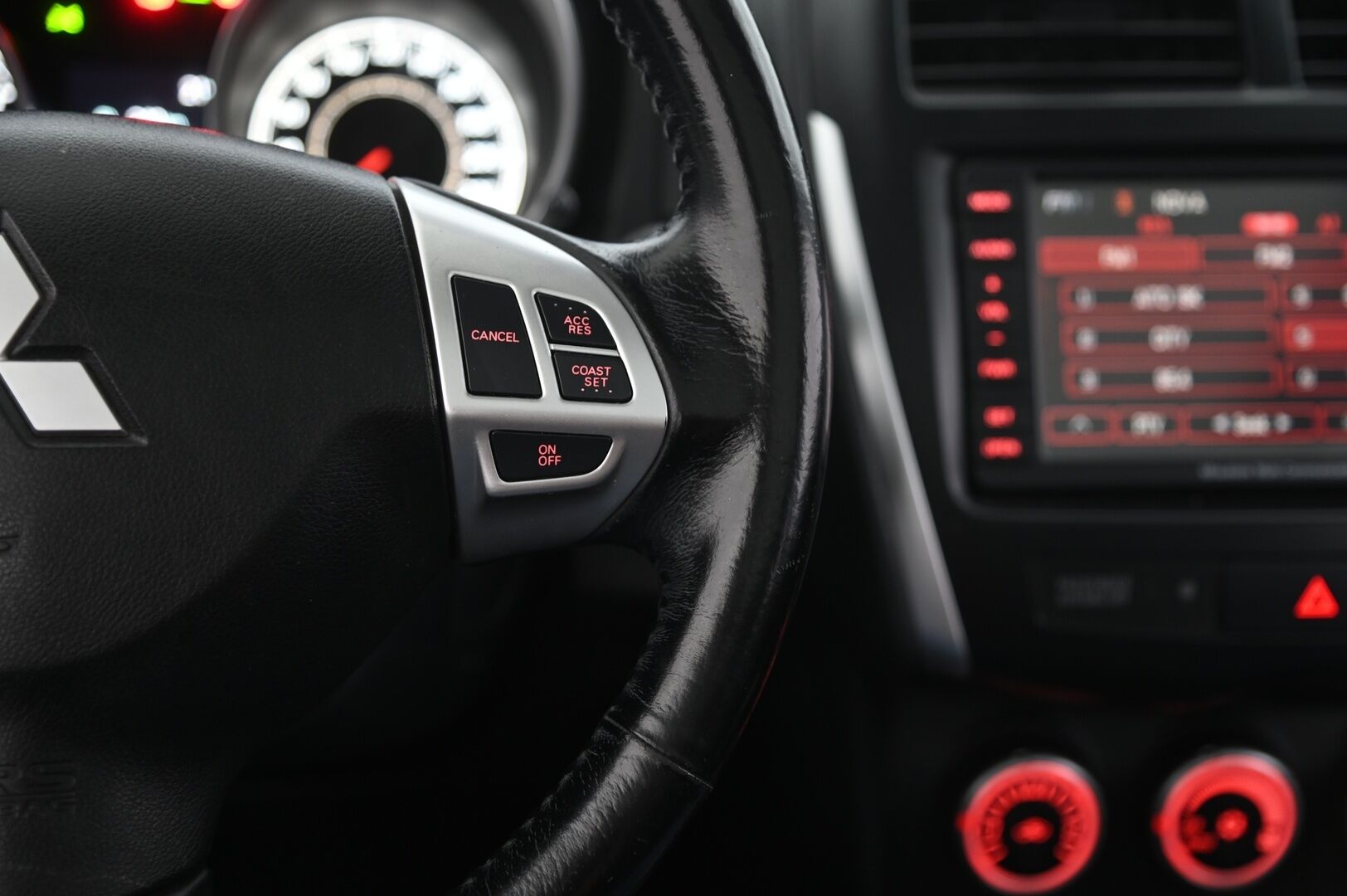 Mitsubishi ASX 2010 1,6 Instyle NAVI *MYYDÄÄN HUUTOKAUPAT.COM* - MYYDÄÄN HUUTOKAUPAT.COM 