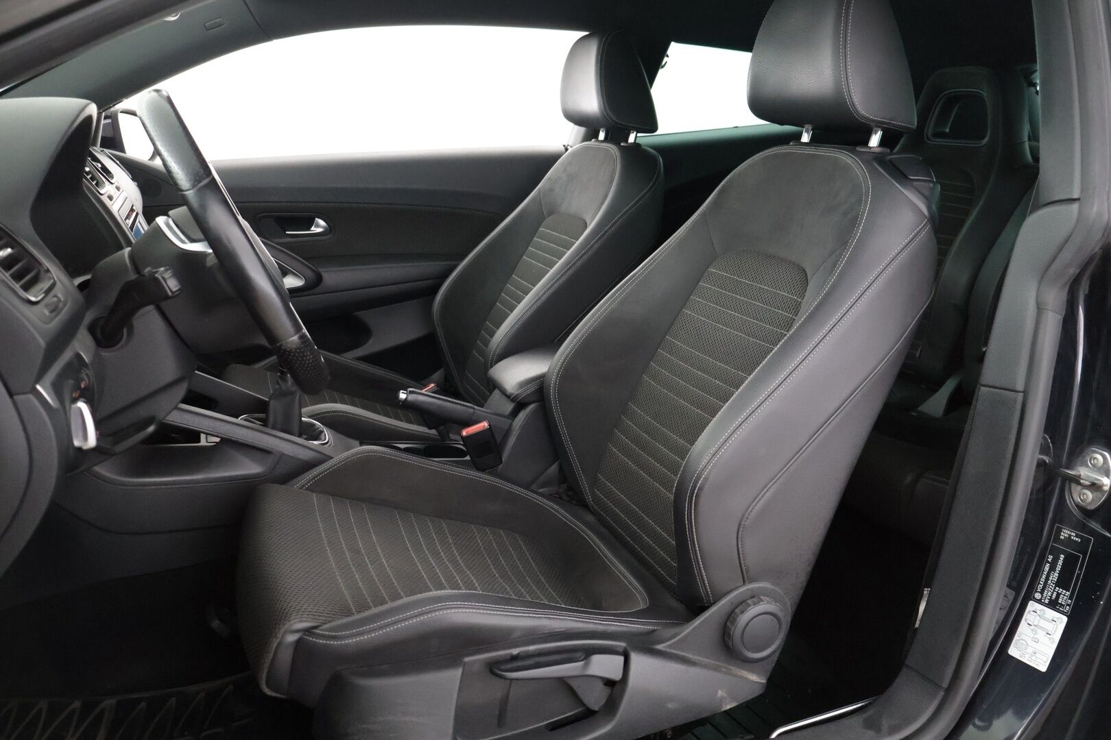 Volkswagen Scirocco 2011 1,4 TSI 90 kW (122 hv) BlueMotion Technology * Yritysoutlet - Myydään vain yrityksille / Vakkari / Lohkolämmitin / Kahdet renkaat / Suomi-auto * - Myydään vain yrityksille!