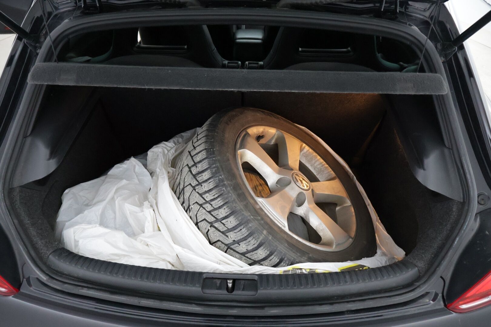 Volkswagen Scirocco 2011 1,4 TSI 90 kW (122 hv) BlueMotion Technology * Yritysoutlet - Myydään vain yrityksille / Vakkari / Lohkolämmitin / Kahdet renkaat / Suomi-auto * - Myydään vain yrityksille!