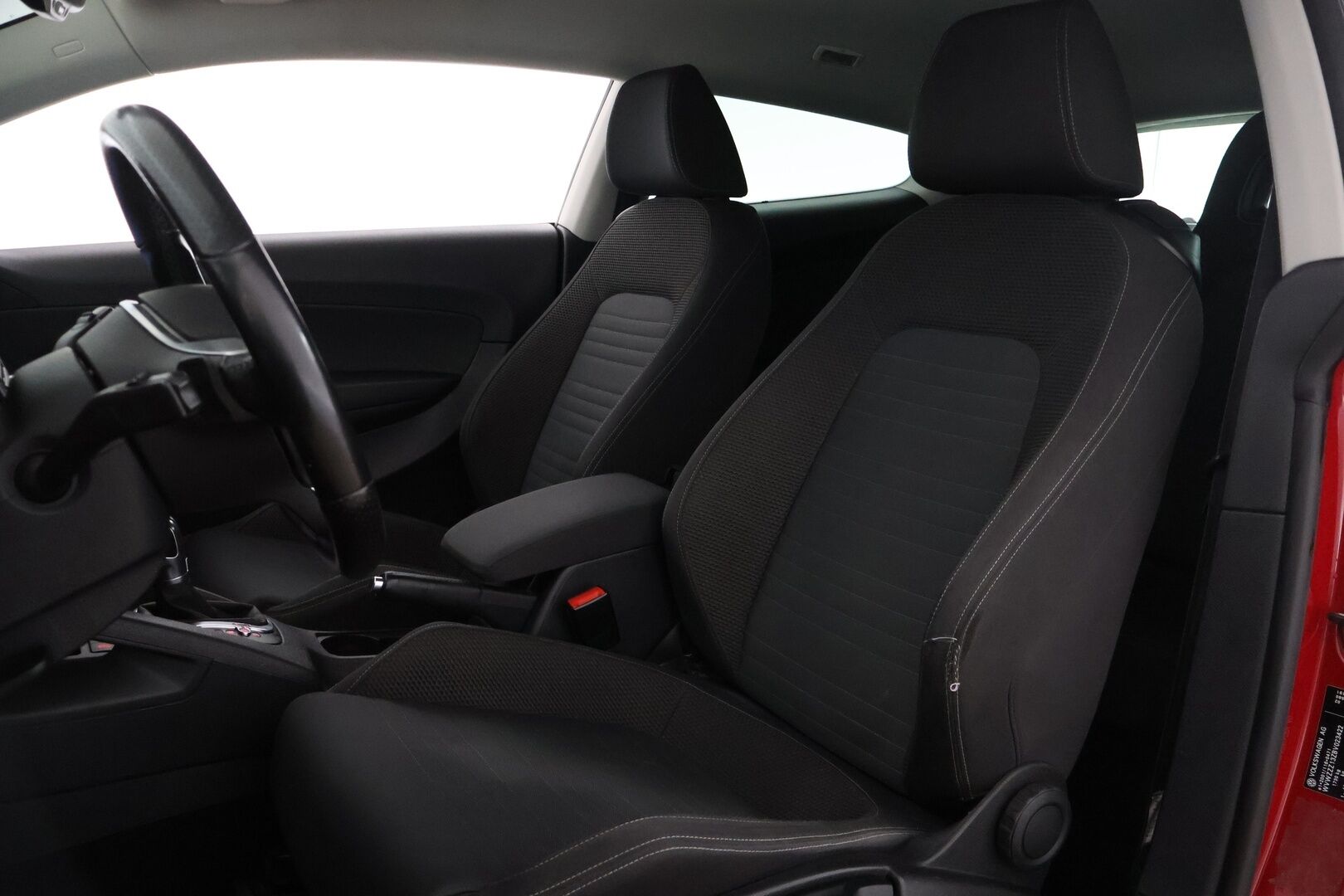 Volkswagen Scirocco 2011 1,4 TSI 160hv DSG - | Suomi-auto | Vakkari | Lohko+sisäp. | 2x renkaat & vanteet | Juuri katsastettu! | Uudet talvirenkaat |
