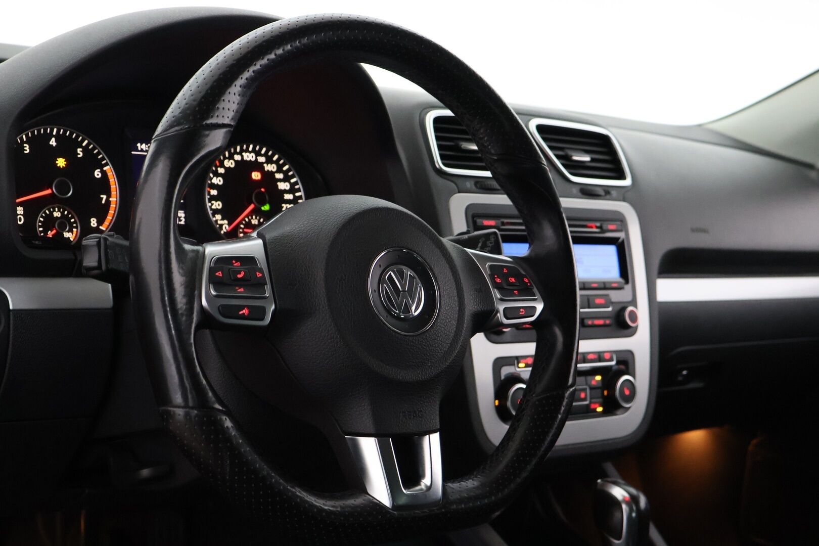 Volkswagen Scirocco 2011 1,4 TSI 160hv DSG - | Suomi-auto | Vakkari | Lohko+sisäp. | 2x renkaat & vanteet | Juuri katsastettu! | Uudet talvirenkaat |