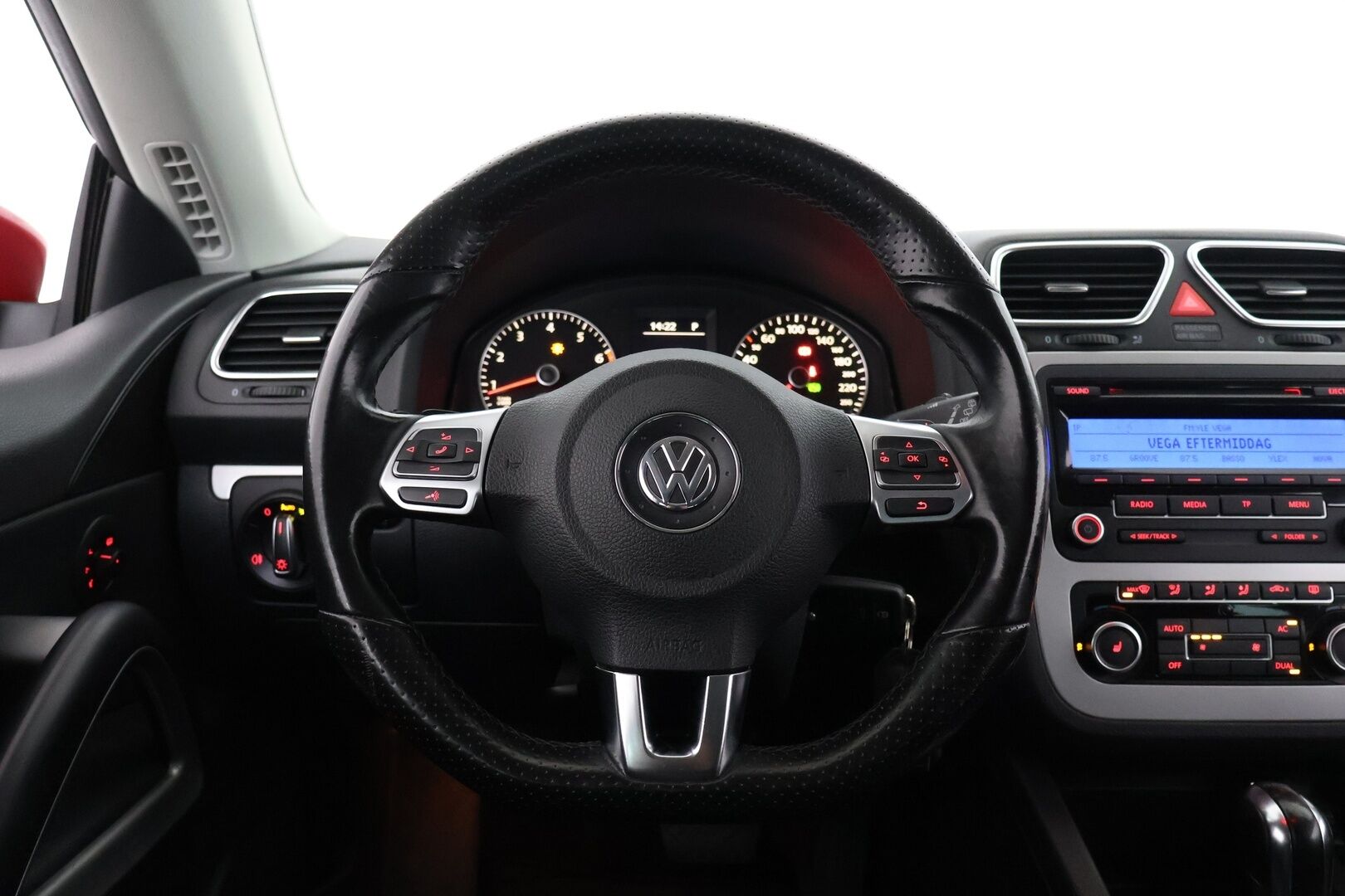 Volkswagen Scirocco 2011 1,4 TSI 160hv DSG - | Suomi-auto | Vakkari | Lohko+sisäp. | 2x renkaat & vanteet | Juuri katsastettu! | Uudet talvirenkaat |