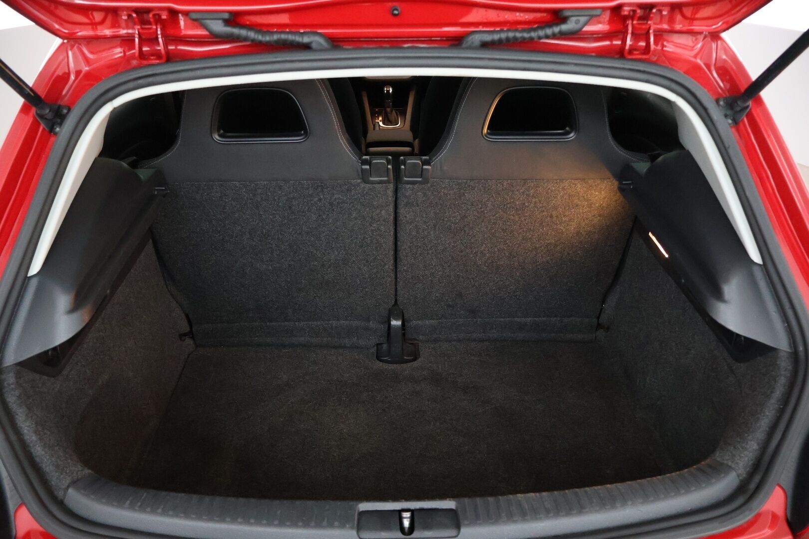 Volkswagen Scirocco 2011 1,4 TSI 160hv DSG - | Suomi-auto | Vakkari | Lohko+sisäp. | 2x renkaat & vanteet | Juuri katsastettu! | Uudet talvirenkaat |