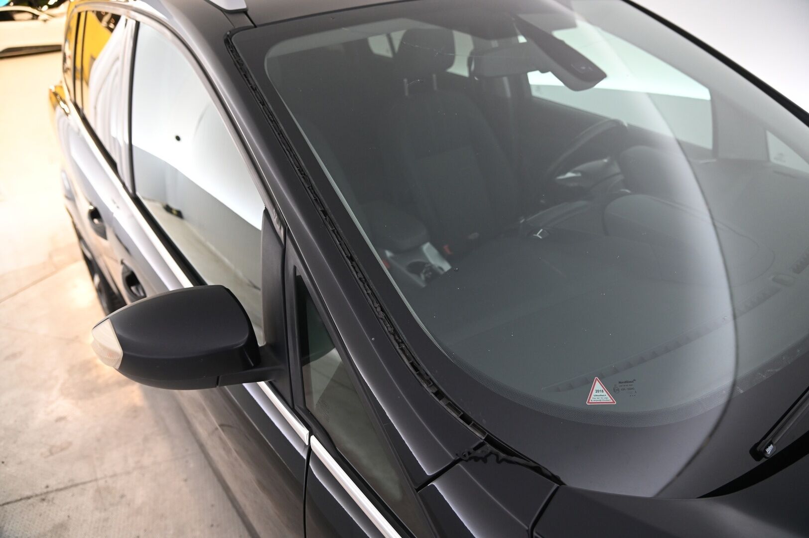 Ford Grand C-Max 2011 1,6 TDCi 115 hv Titanium M6 5-ovinen *Myydään  Huutokaupat.com* - *7-P / BT / Koukku / 2x Alut*