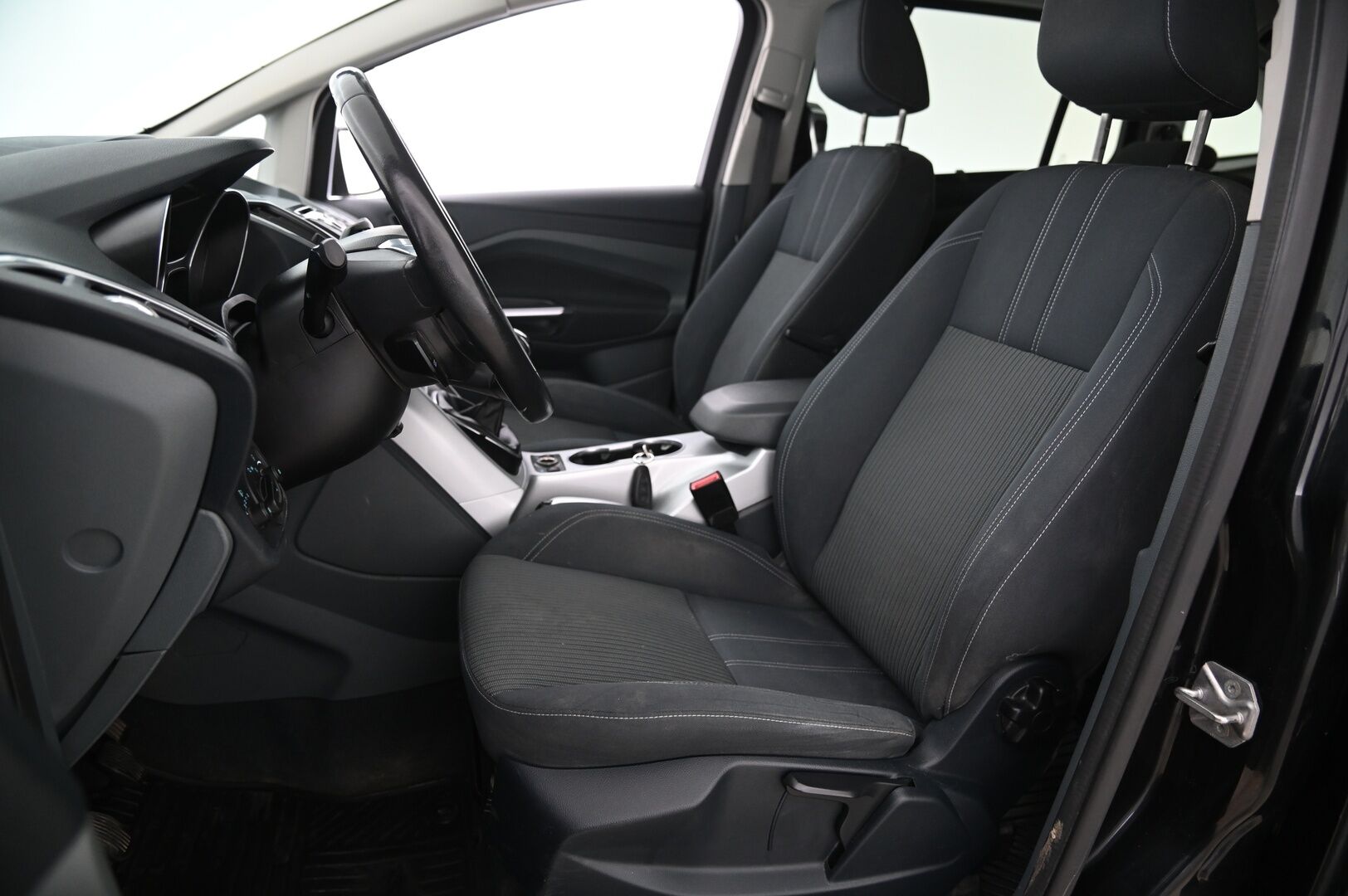 Ford Grand C-Max 2011 1,6 TDCi 115 hv Titanium M6 5-ovinen *Myydään  Huutokaupat.com* - *7-P / BT / Koukku / 2x Alut*