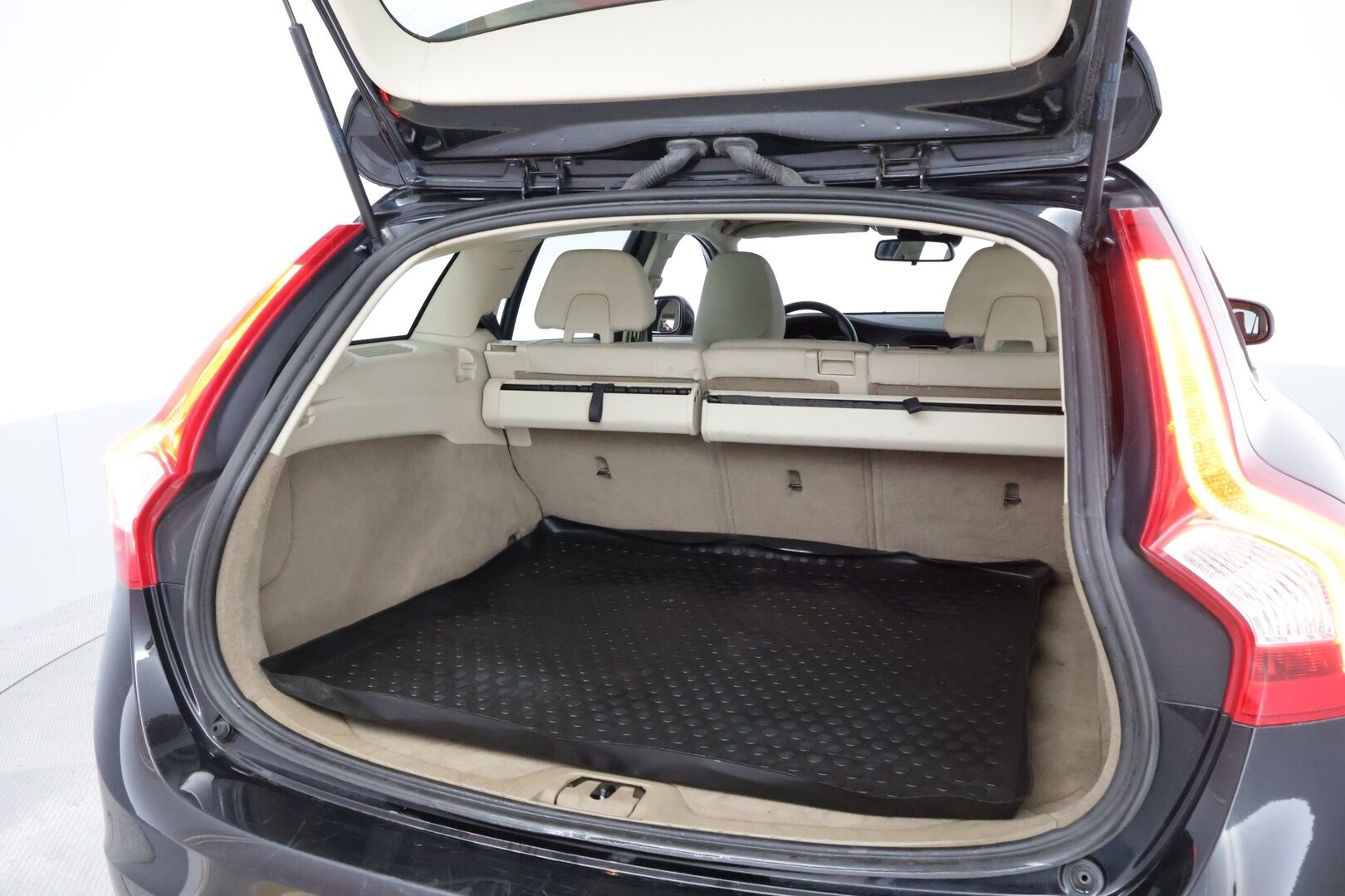 Volvo V60 2011 T4 Momentum Business - YritysOutlet - Myydään vain yrityksille