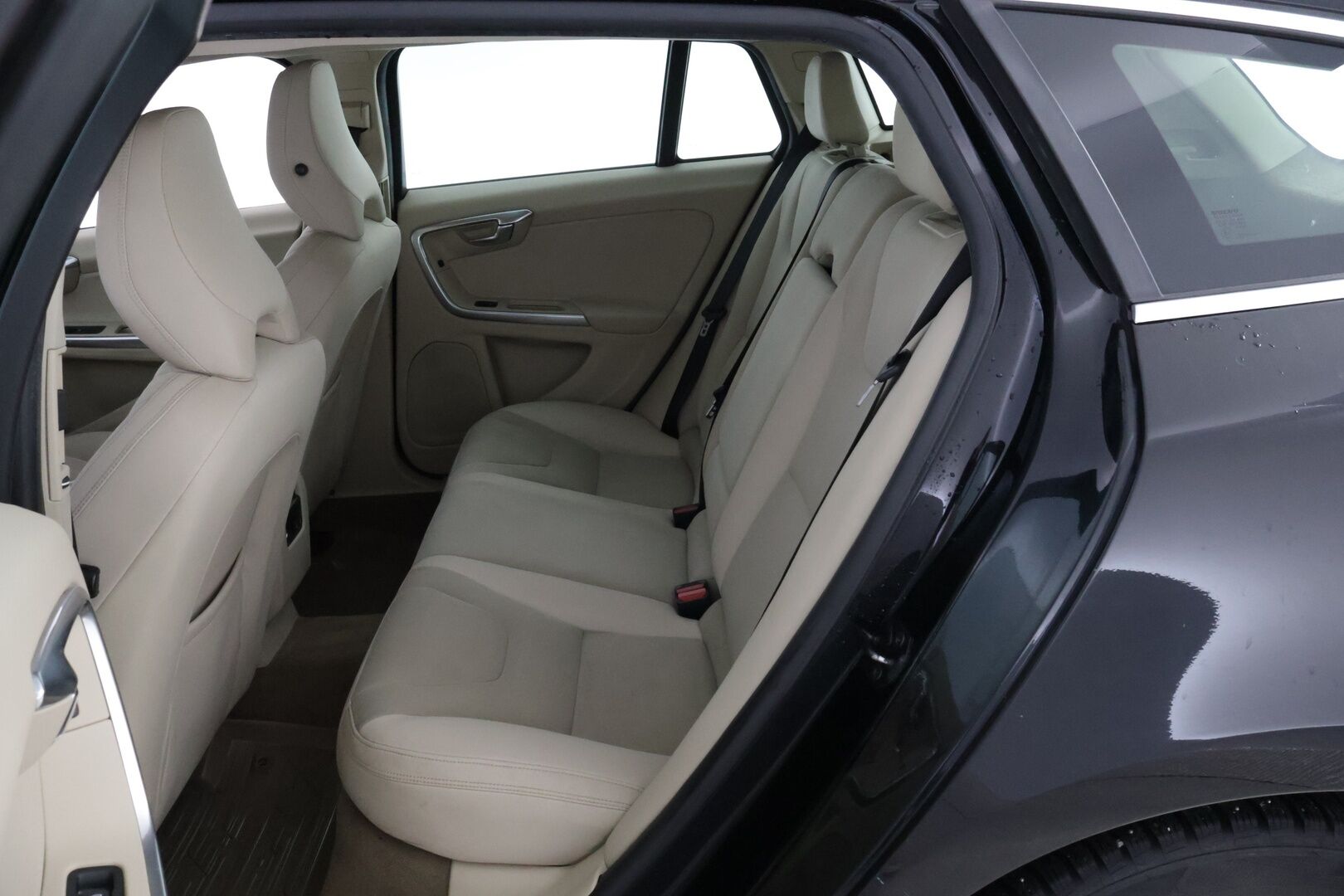 Volvo V60 2011 T4 Momentum Business - YritysOutlet - Myydään vain yrityksille