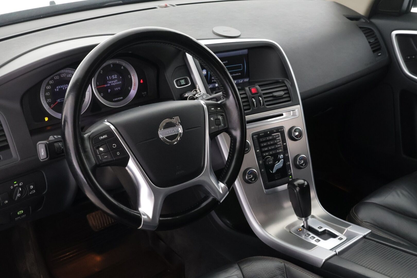 Volvo XC60 2011 D3 AWD Summum aut *Myydään Huutokaupat.com* - | Muistipenkki | Webasto | Koukku | Bluetooth | Hihna tehty 08/24 | *Myydään Huutokaupat.com*