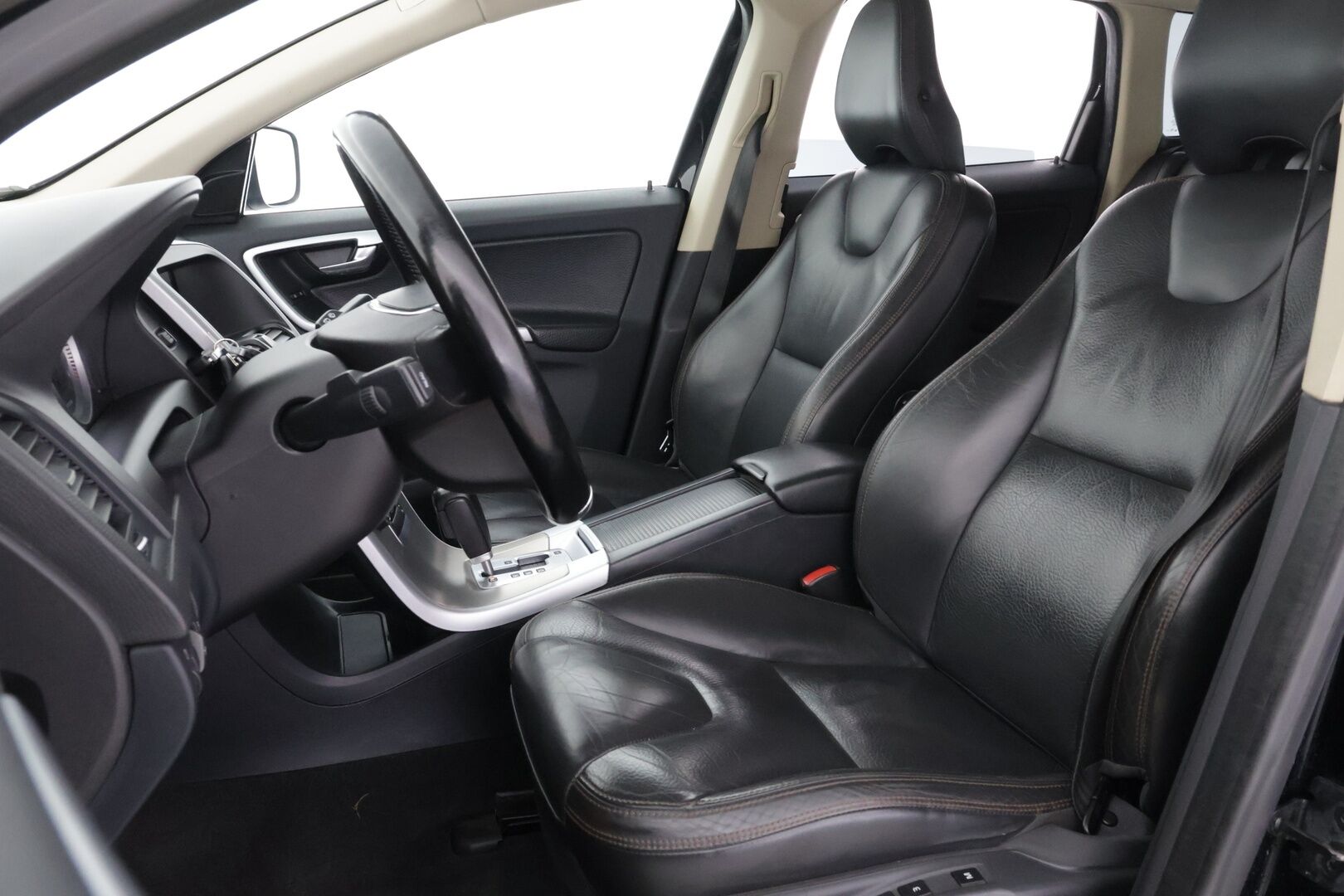 Volvo XC60 2011 D3 AWD Summum aut *Myydään Huutokaupat.com* - | Muistipenkki | Webasto | Koukku | Bluetooth | Hihna tehty 08/24 | *Myydään Huutokaupat.com*