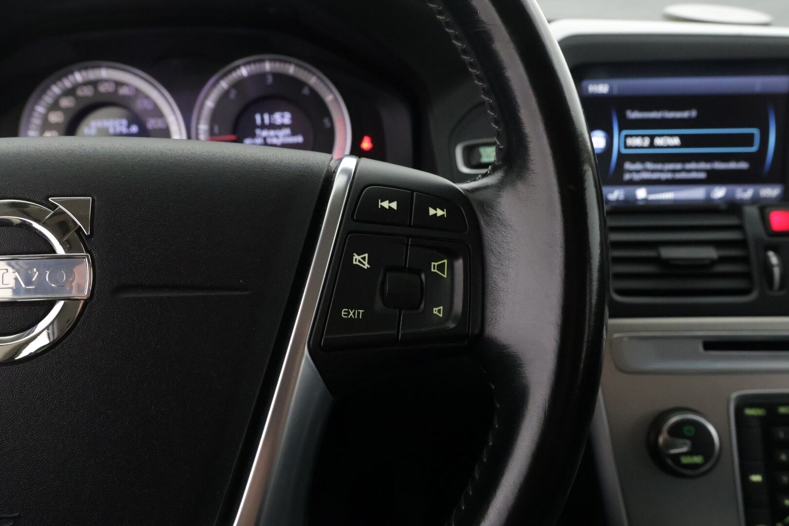 Volvo XC60 2011 D3 AWD Summum aut *Myydään Huutokaupat.com* - | Muistipenkki | Webasto | Koukku | Bluetooth | Hihna tehty 08/24 | *Myydään Huutokaupat.com*