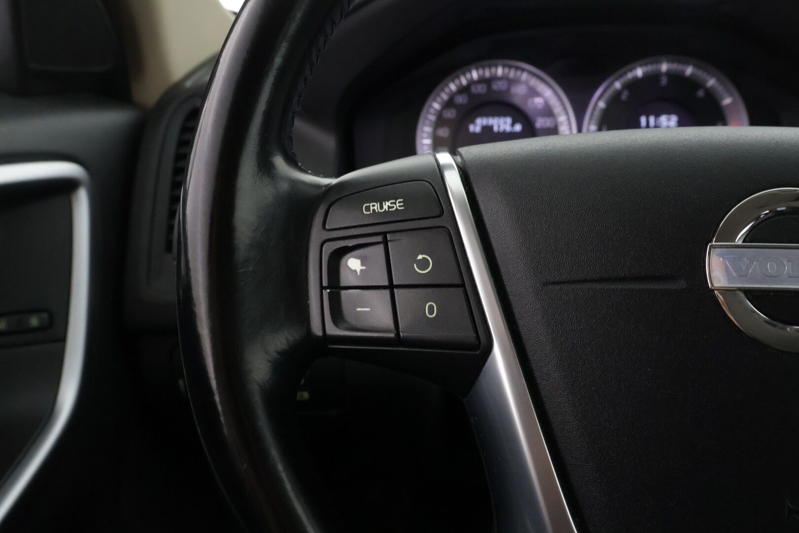Volvo XC60 2011 D3 AWD Summum aut *Myydään Huutokaupat.com* - | Muistipenkki | Webasto | Koukku | Bluetooth | Hihna tehty 08/24 | *Myydään Huutokaupat.com*