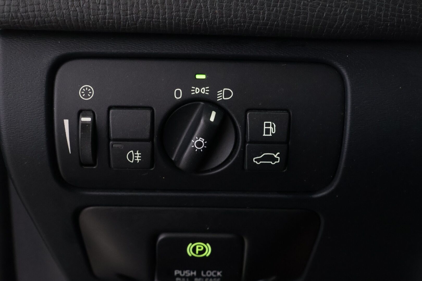 Volvo XC60 2011 D3 AWD Summum aut *Myydään Huutokaupat.com* - | Muistipenkki | Webasto | Koukku | Bluetooth | Hihna tehty 08/24 | *Myydään Huutokaupat.com*
